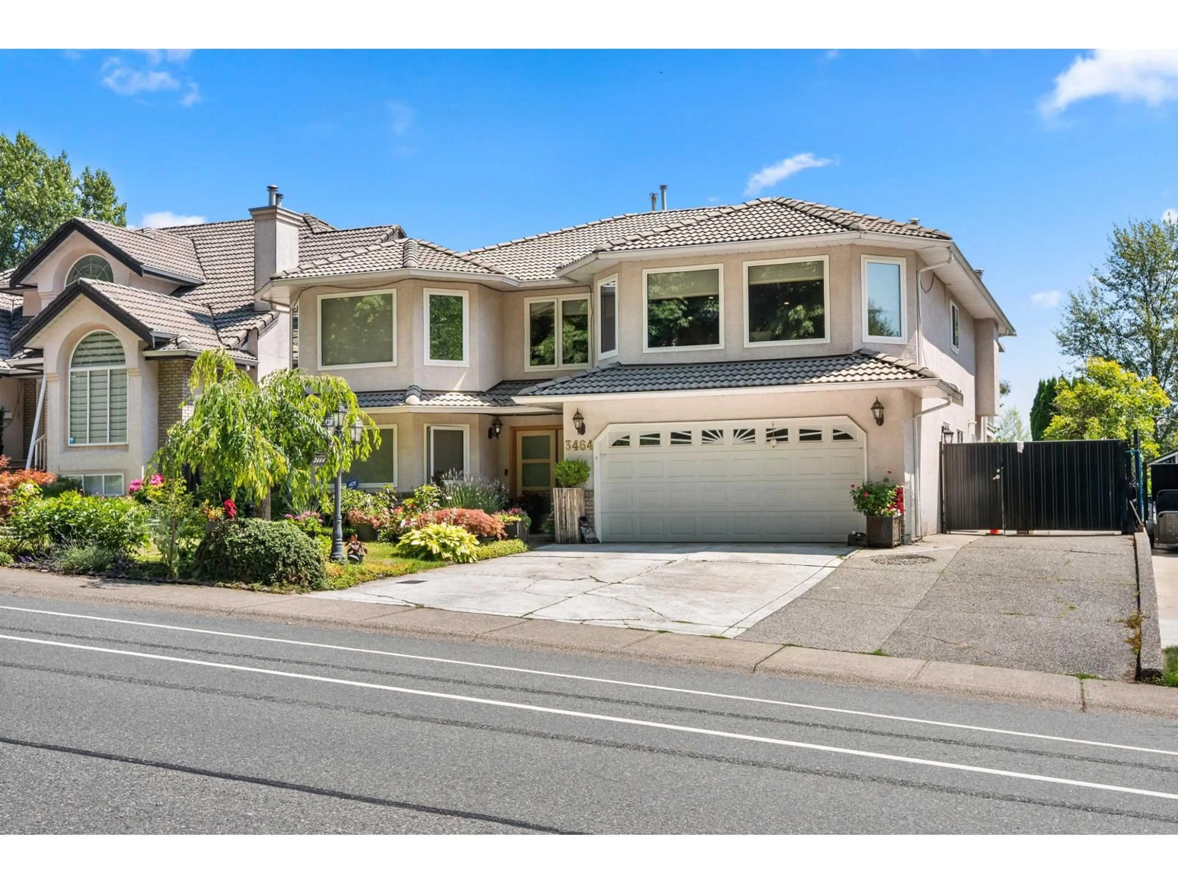 Home with vinyl exterior material, street for 3464 BLUE JAY STREET, Abbotsford British Columbia V2T6P9