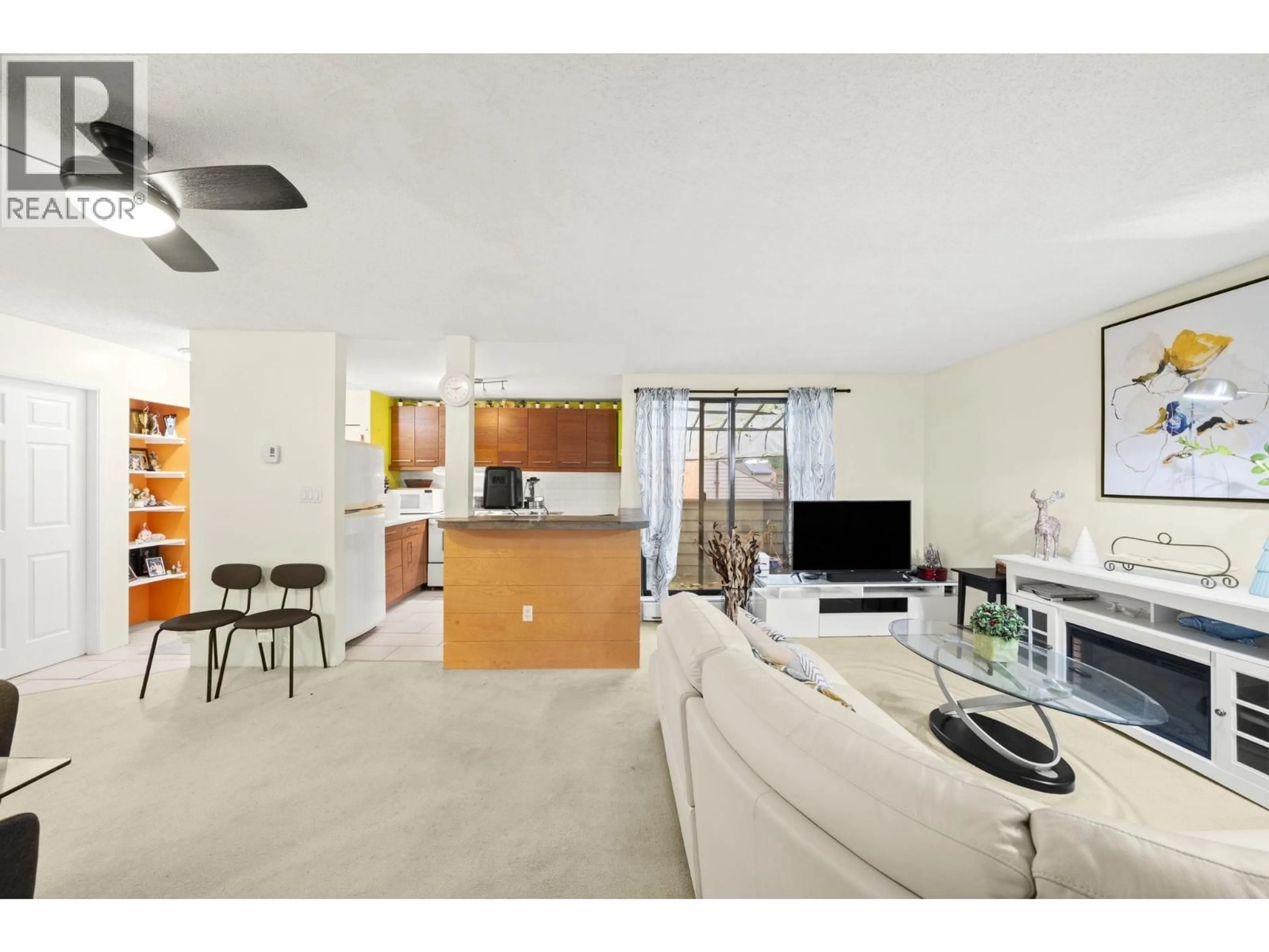 Living room with furniture, unknown for 201 - 9145 SATURNA DRIVE, Burnaby British Columbia V3J7K1