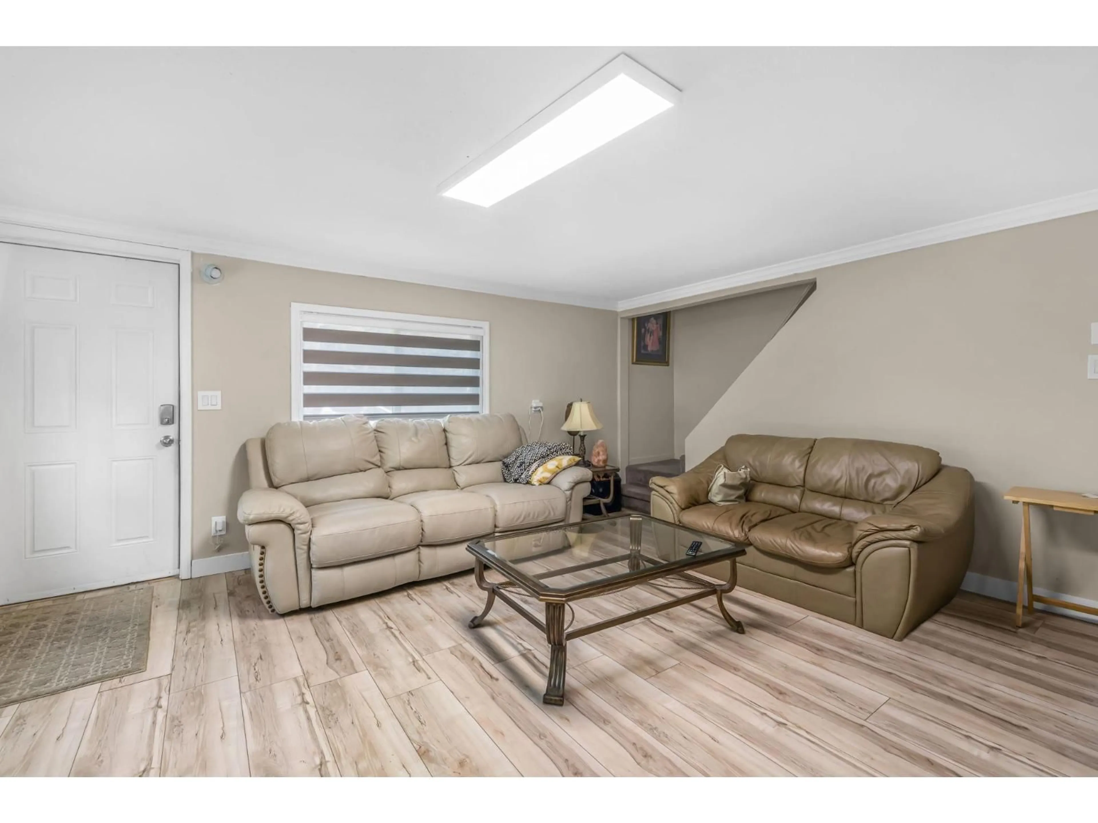 Living room with furniture, wood/laminate floor for 13906 68 AVENUE, Surrey British Columbia V3W2H1