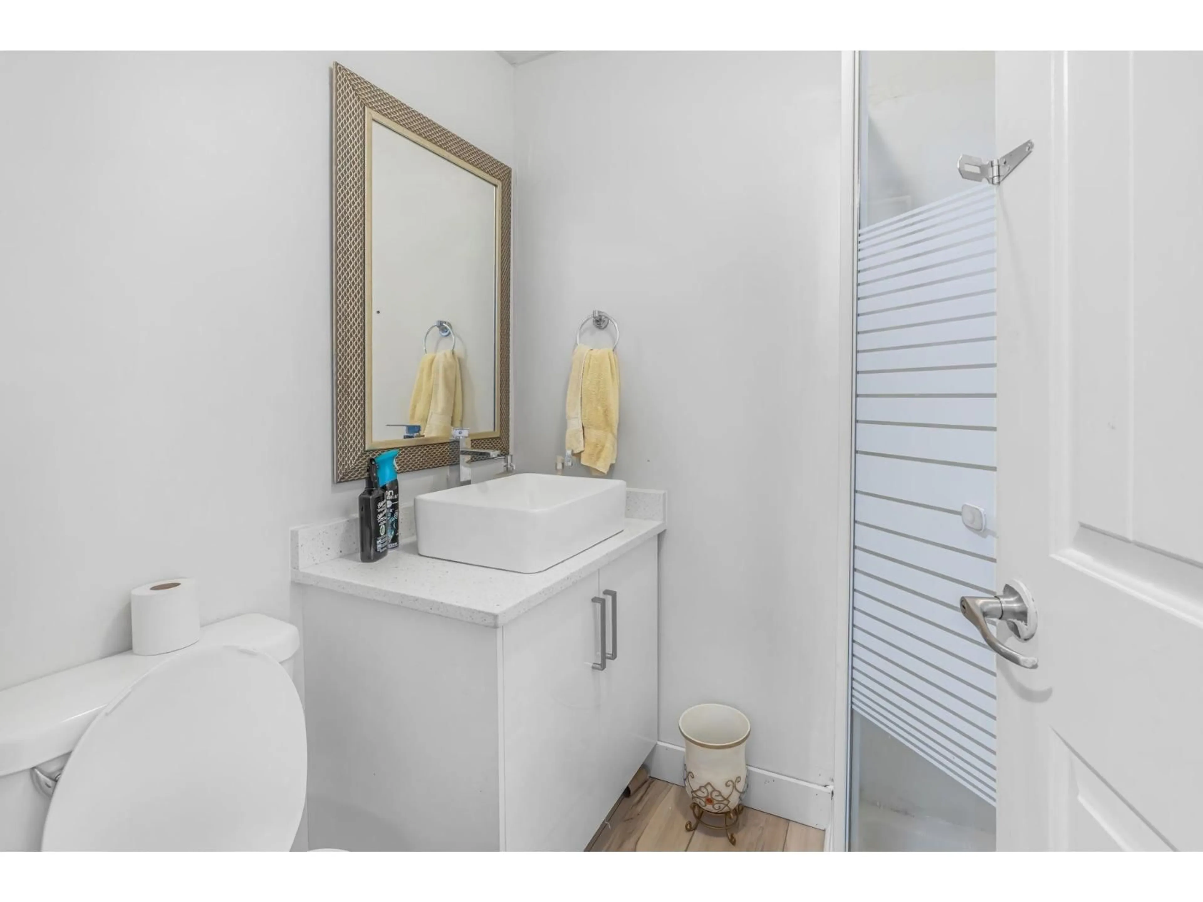 Standard bathroom, ceramic/tile floor for 13906 68 AVENUE, Surrey British Columbia V3W2H1