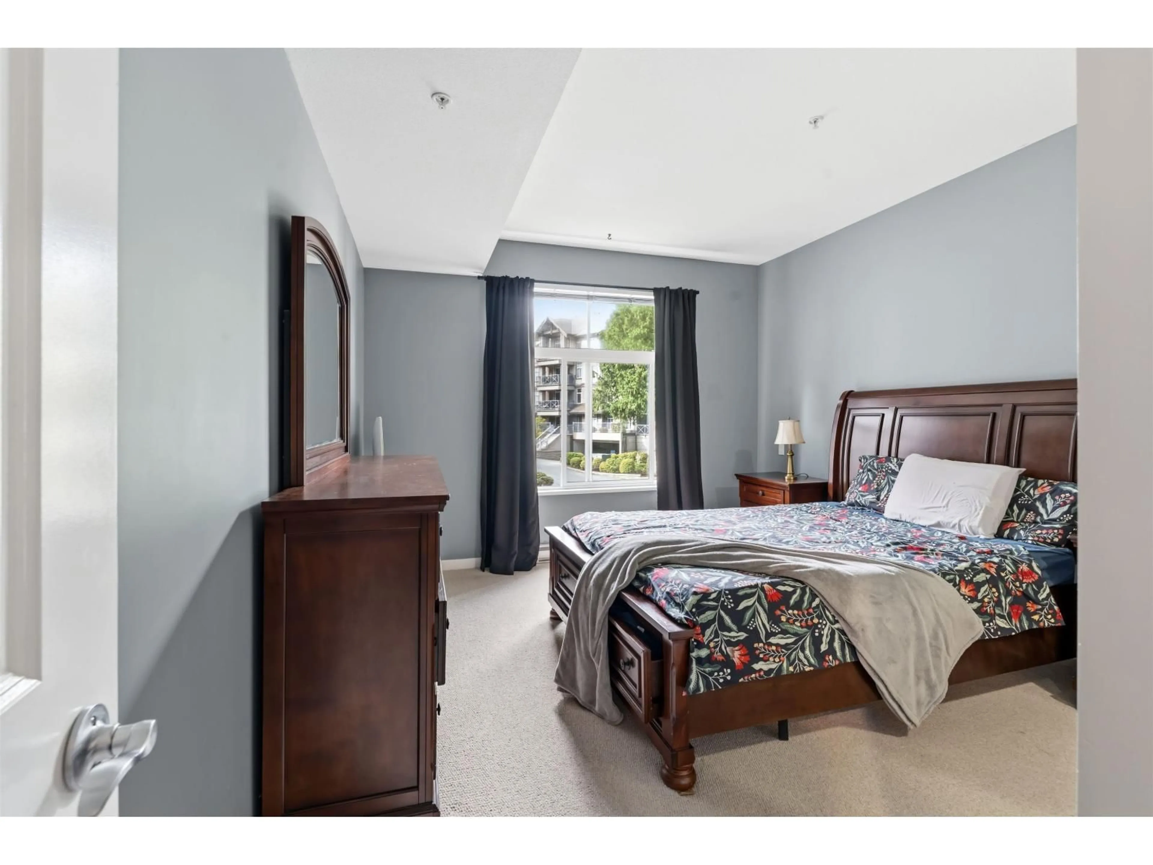 Bedroom with bed, unknown for 216 - 33318 BOURQUIN CRESCENT EAST, Abbotsford British Columbia V2S0A6