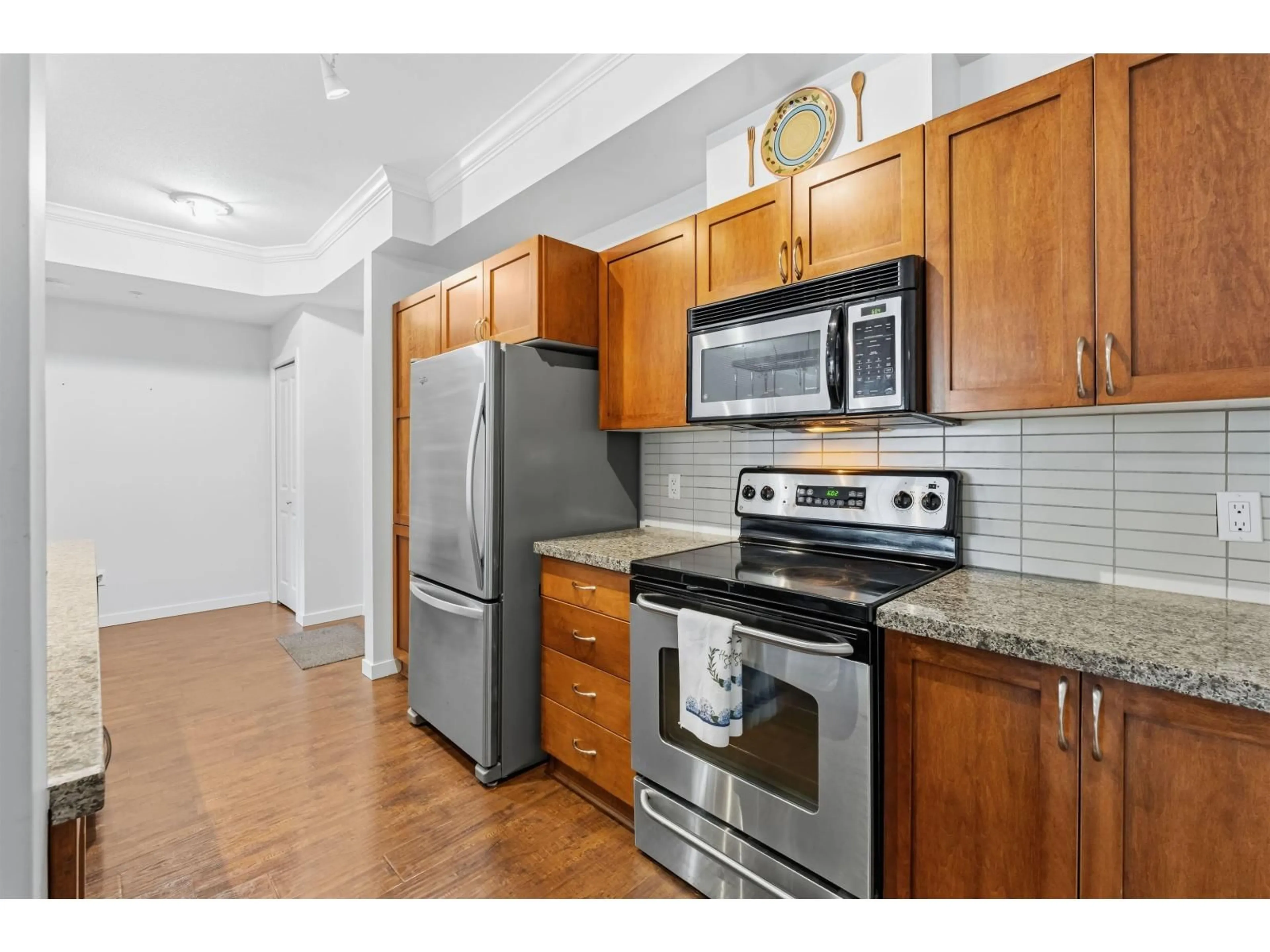 Standard kitchen, unknown for 216 - 33318 BOURQUIN CRESCENT EAST, Abbotsford British Columbia V2S0A6