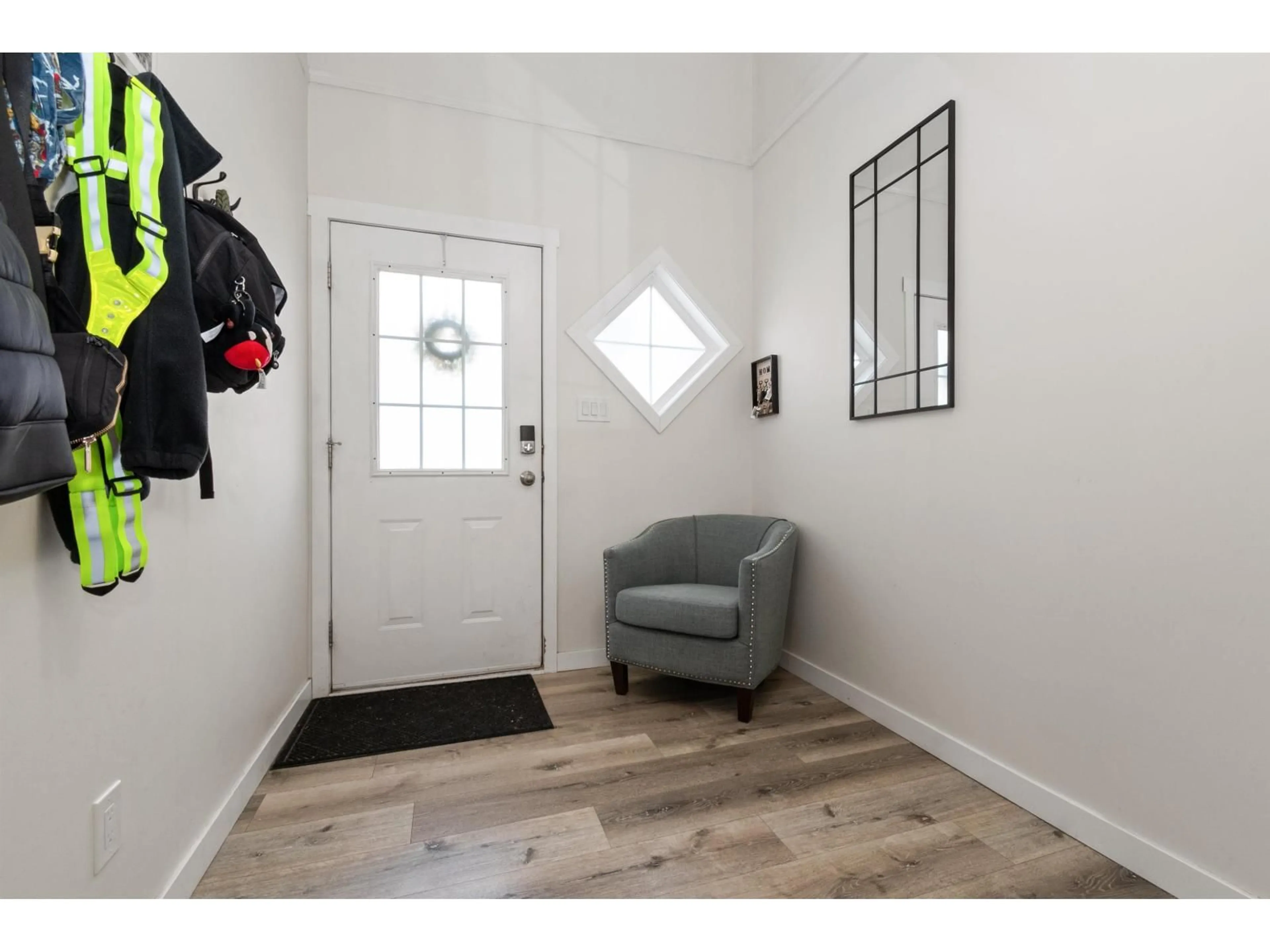 Indoor entryway for 10 - 5926 VEDDER ROAD, Chilliwack British Columbia V2R3V8