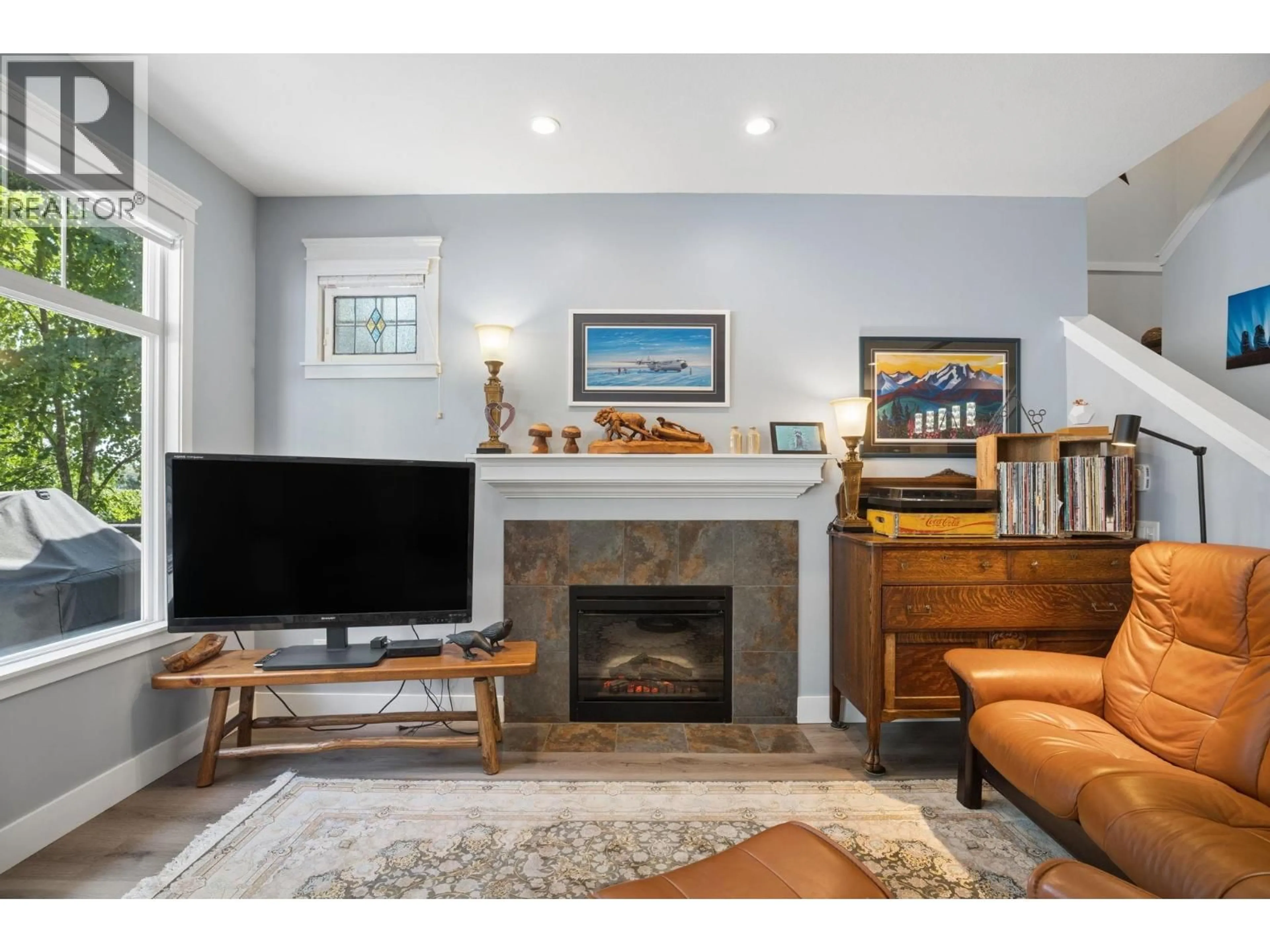 Living room with furniture, unknown for 46 - 11282 COTTONWOOOD DRIVE, Maple Ridge British Columbia V2X8W8