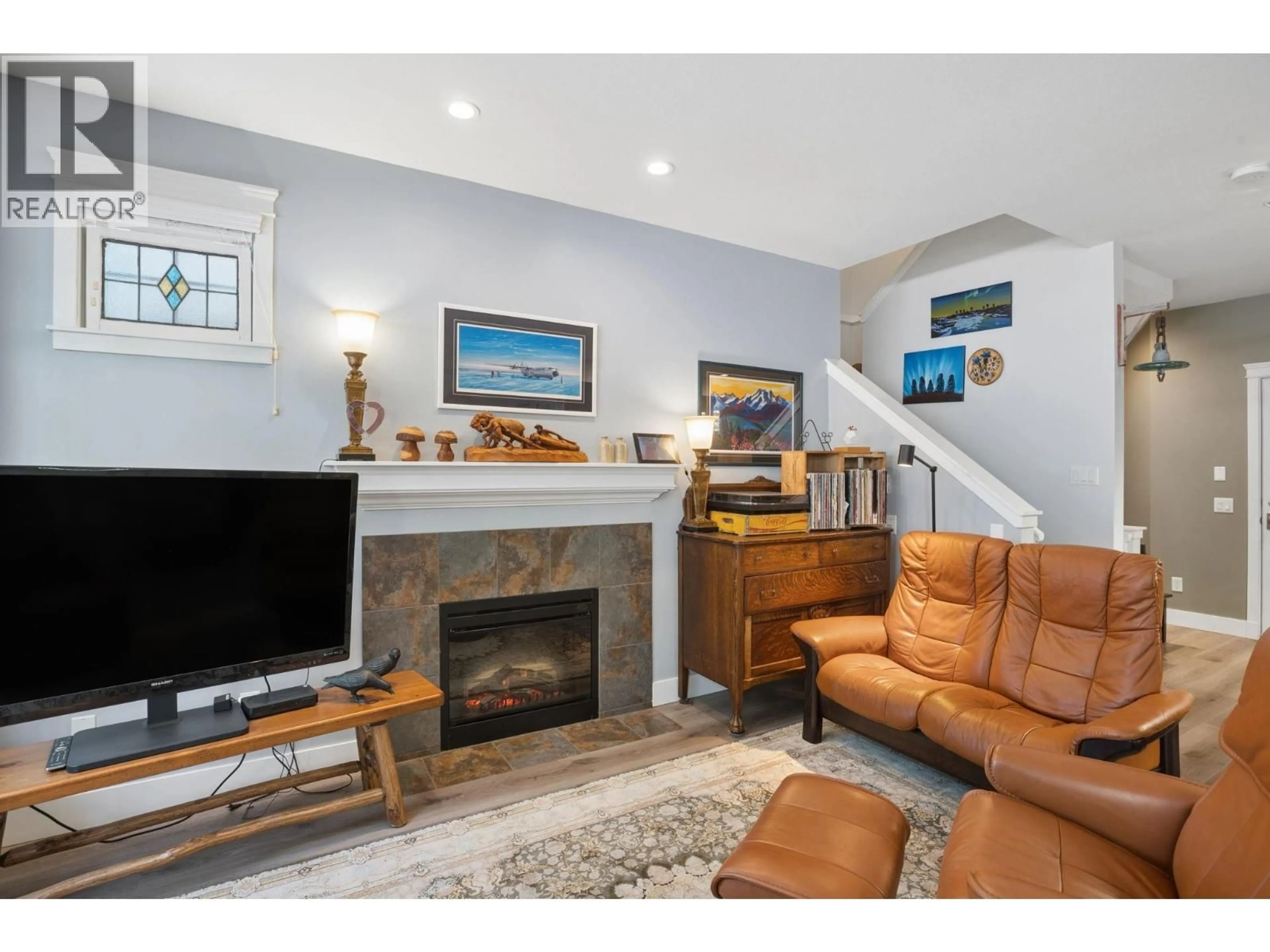 Living room with furniture, unknown for 46 - 11282 COTTONWOOOD DRIVE, Maple Ridge British Columbia V2X8W8