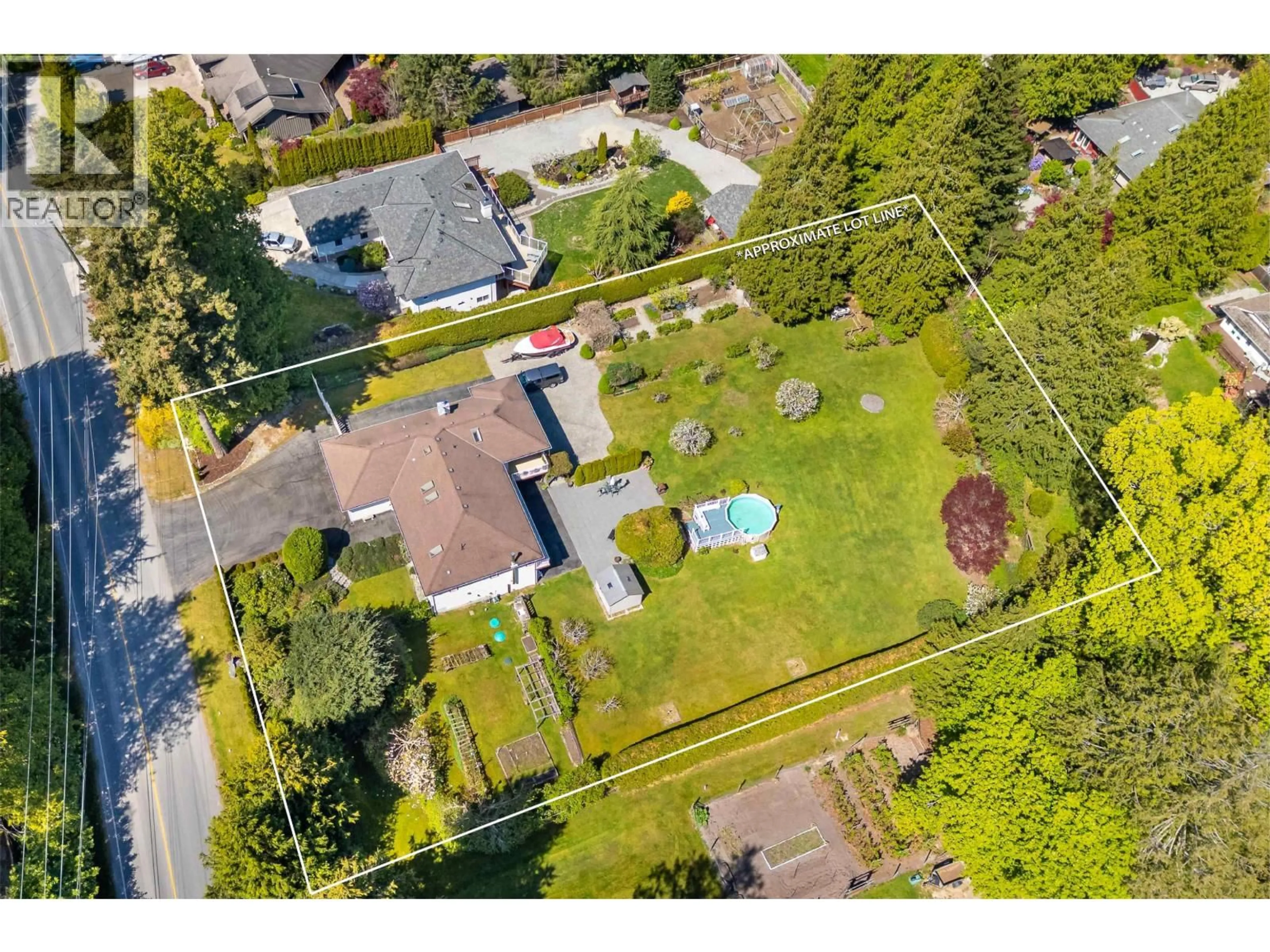 A pic from outside/outdoor area/front of a property/back of a property/a pic from drone, street for 7904 REDROOFFS ROAD, Halfmoon Bay British Columbia V7Z1A4