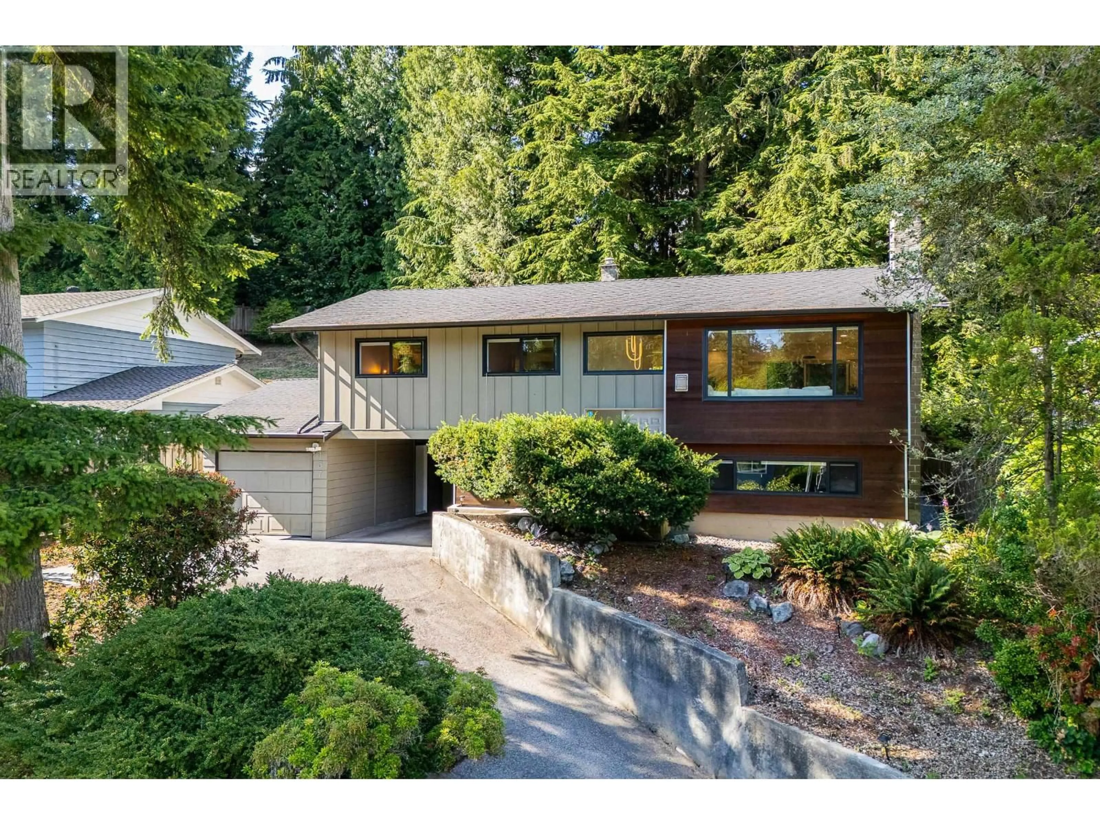 Home with vinyl exterior material, street for 137 COLLEGE PARK WAY, Port Moody British Columbia V3H1S5