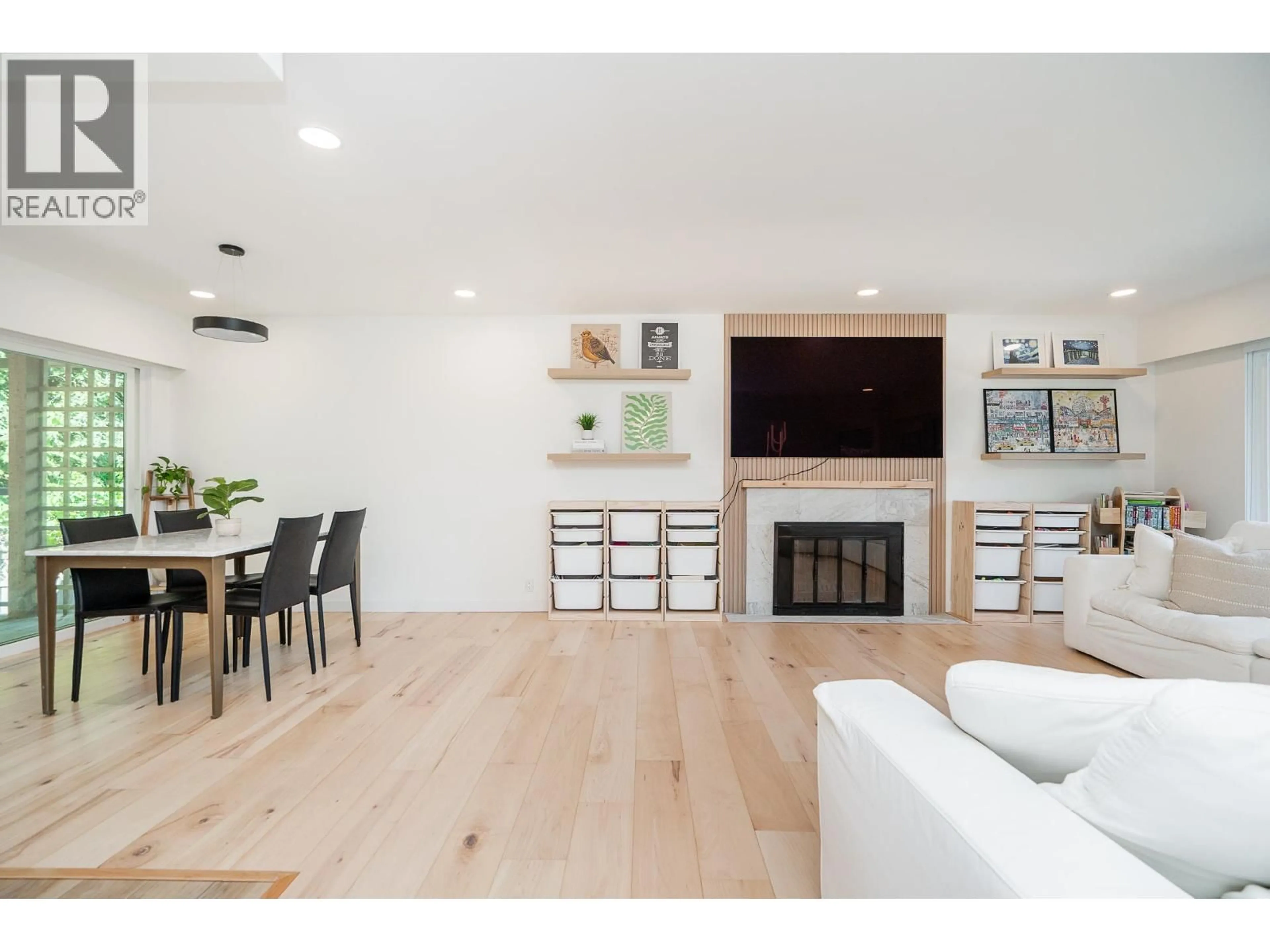 Living room with furniture, wood/laminate floor for 137 COLLEGE PARK WAY, Port Moody British Columbia V3H1S5