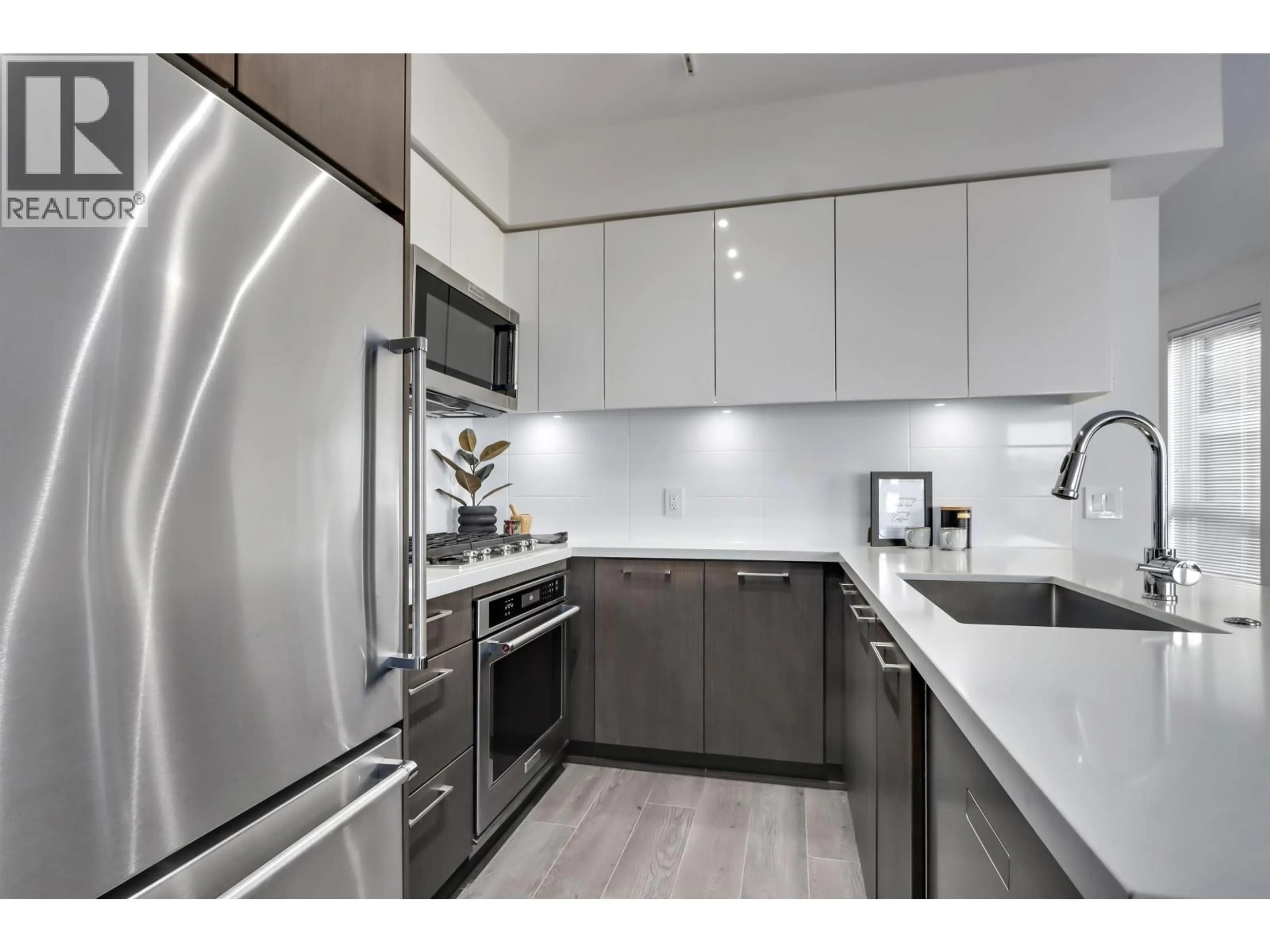 Unknown for 313 - 417 GREAT NORTHERN WAY, Vancouver British Columbia V5T0G7