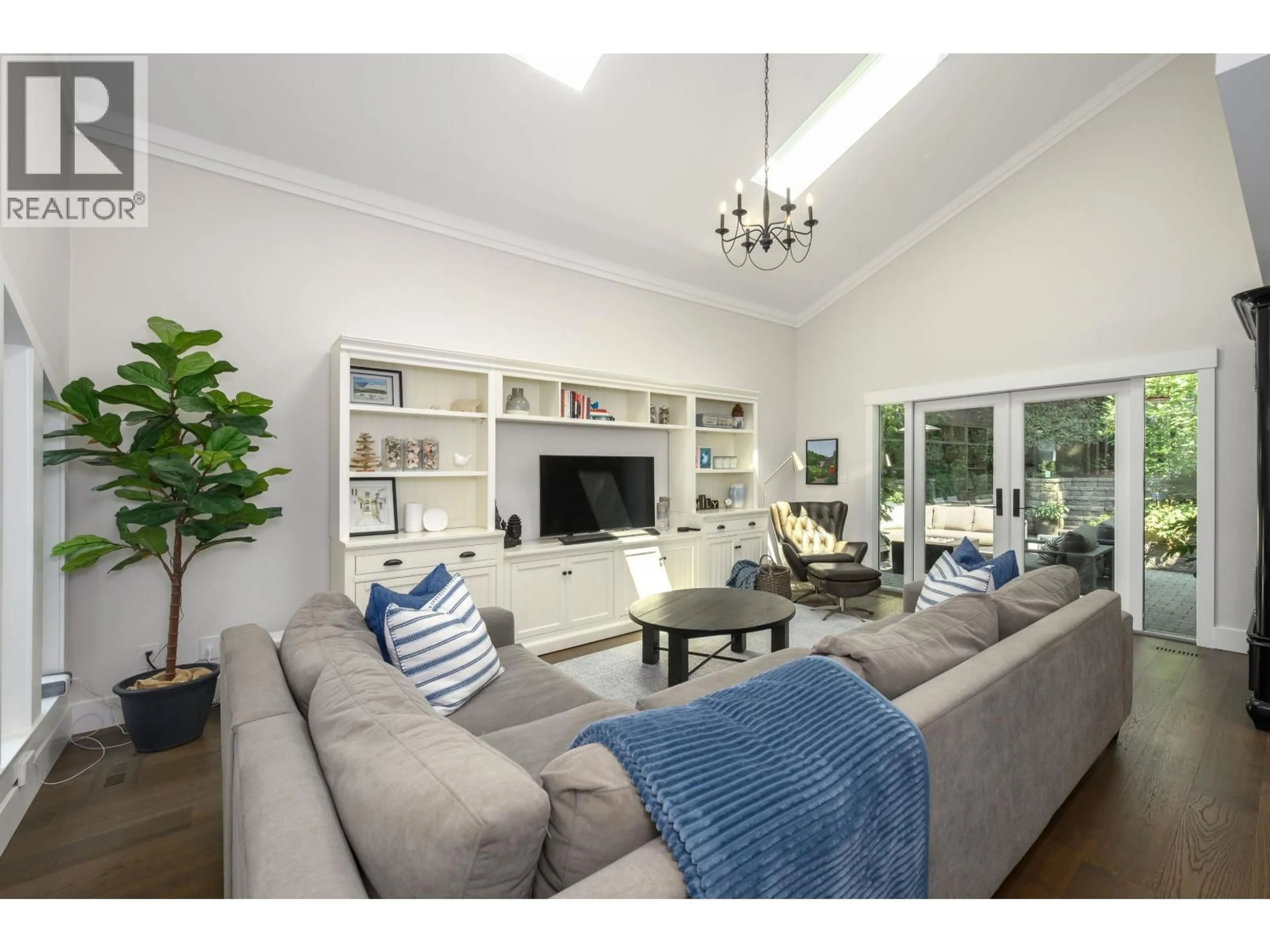 Living room with furniture, unknown for 5544 WOODCHUCK PLACE, North Vancouver British Columbia V7R4P1