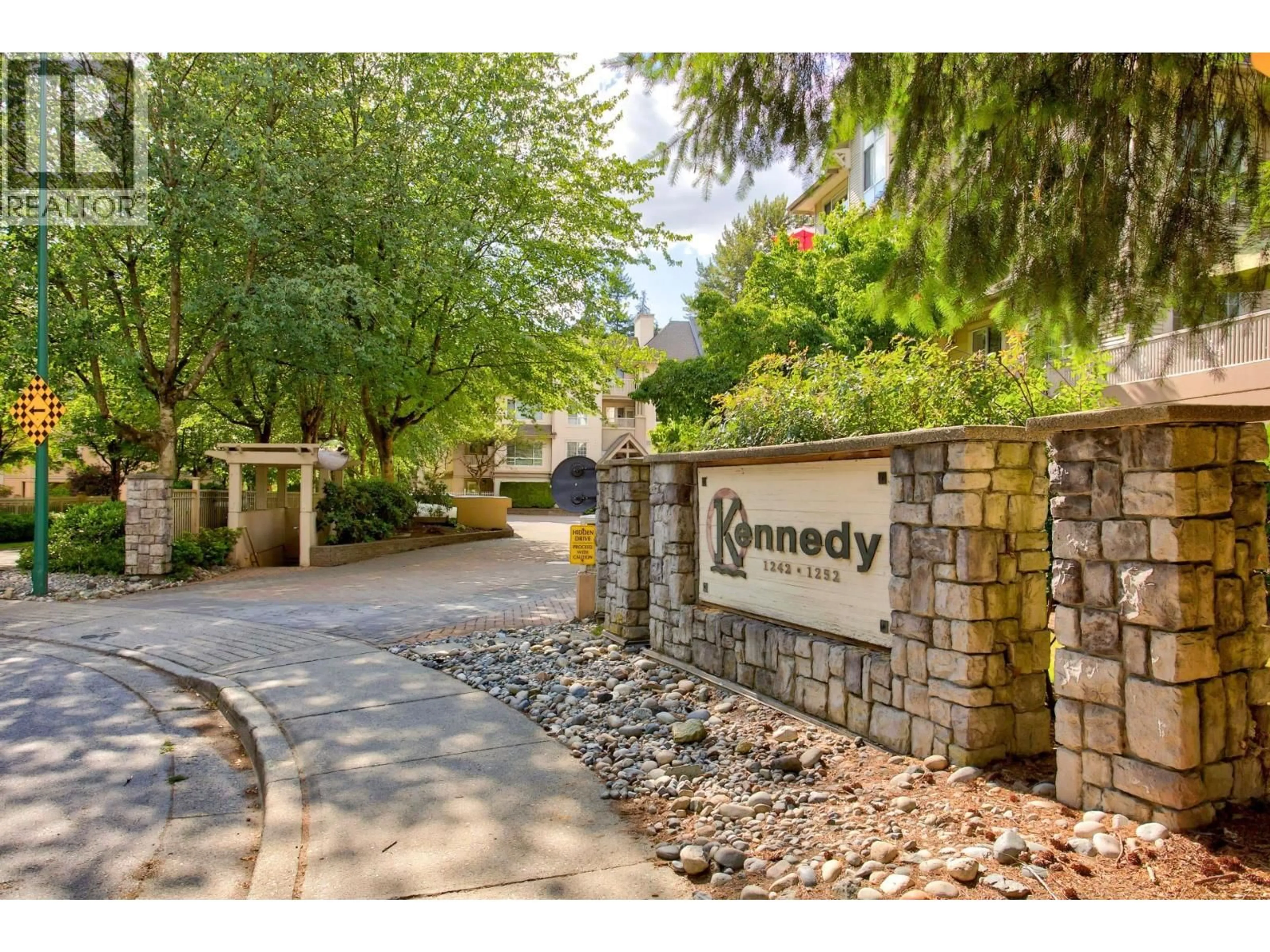 Indoor entryway for 230 - 1252 TOWN CENTRE BOULEVARD, Coquitlam British Columbia V3B7R7