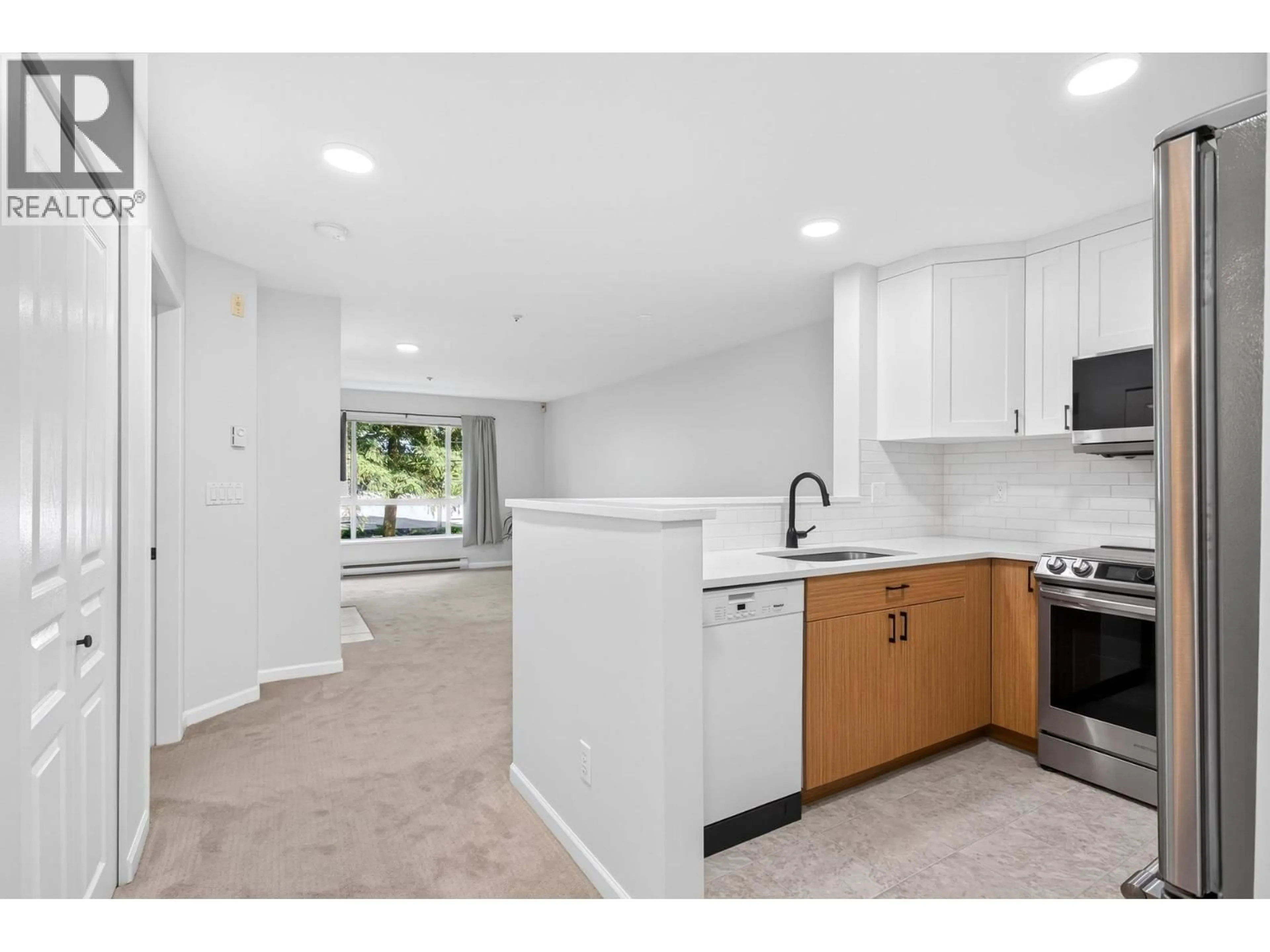 Standard kitchen, unknown for 230 - 1252 TOWN CENTRE BOULEVARD, Coquitlam British Columbia V3B7R7