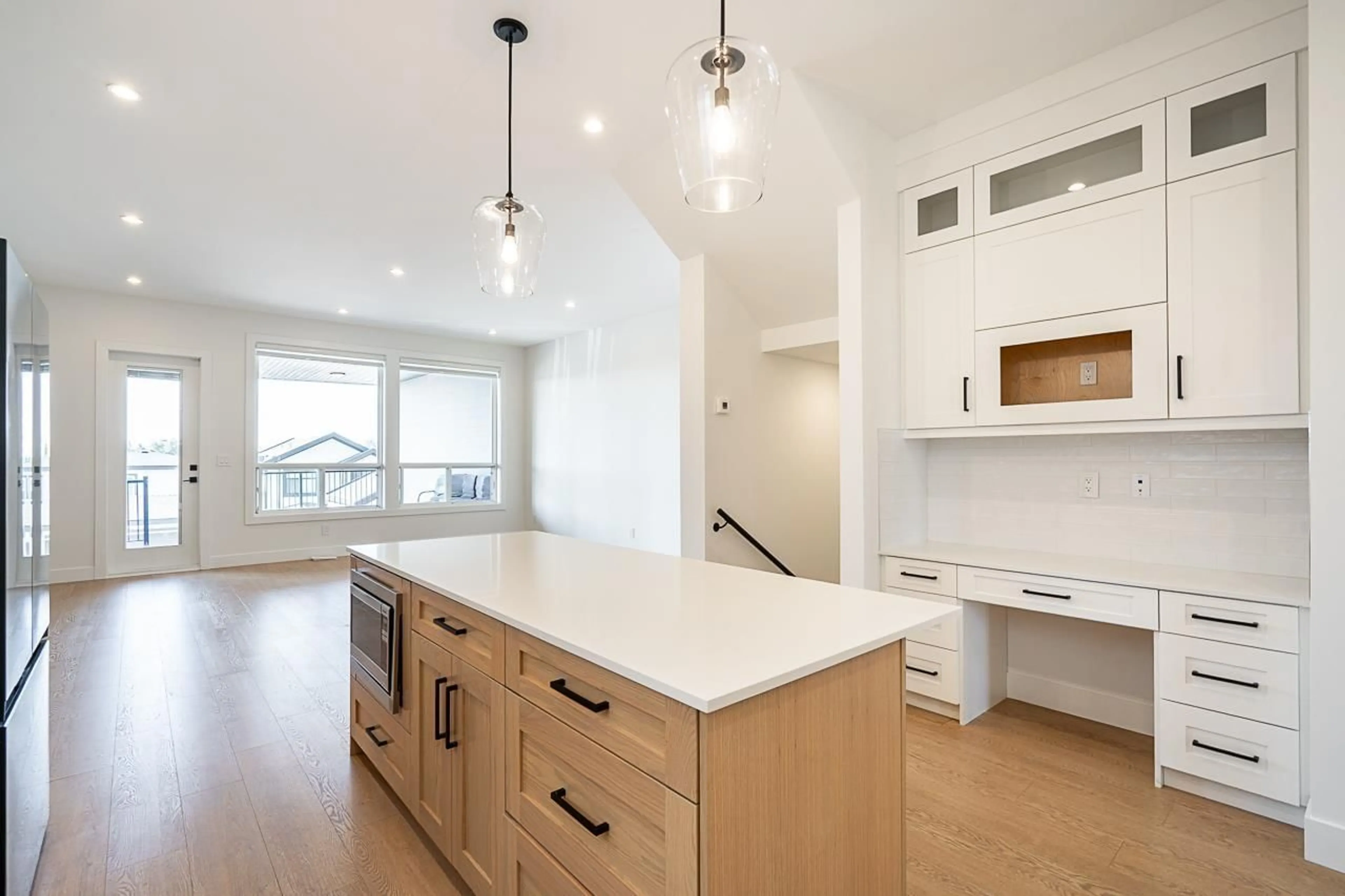 Open concept kitchen, wood/laminate floor for 16718 16 AVENUE, Surrey British Columbia V3S9X7