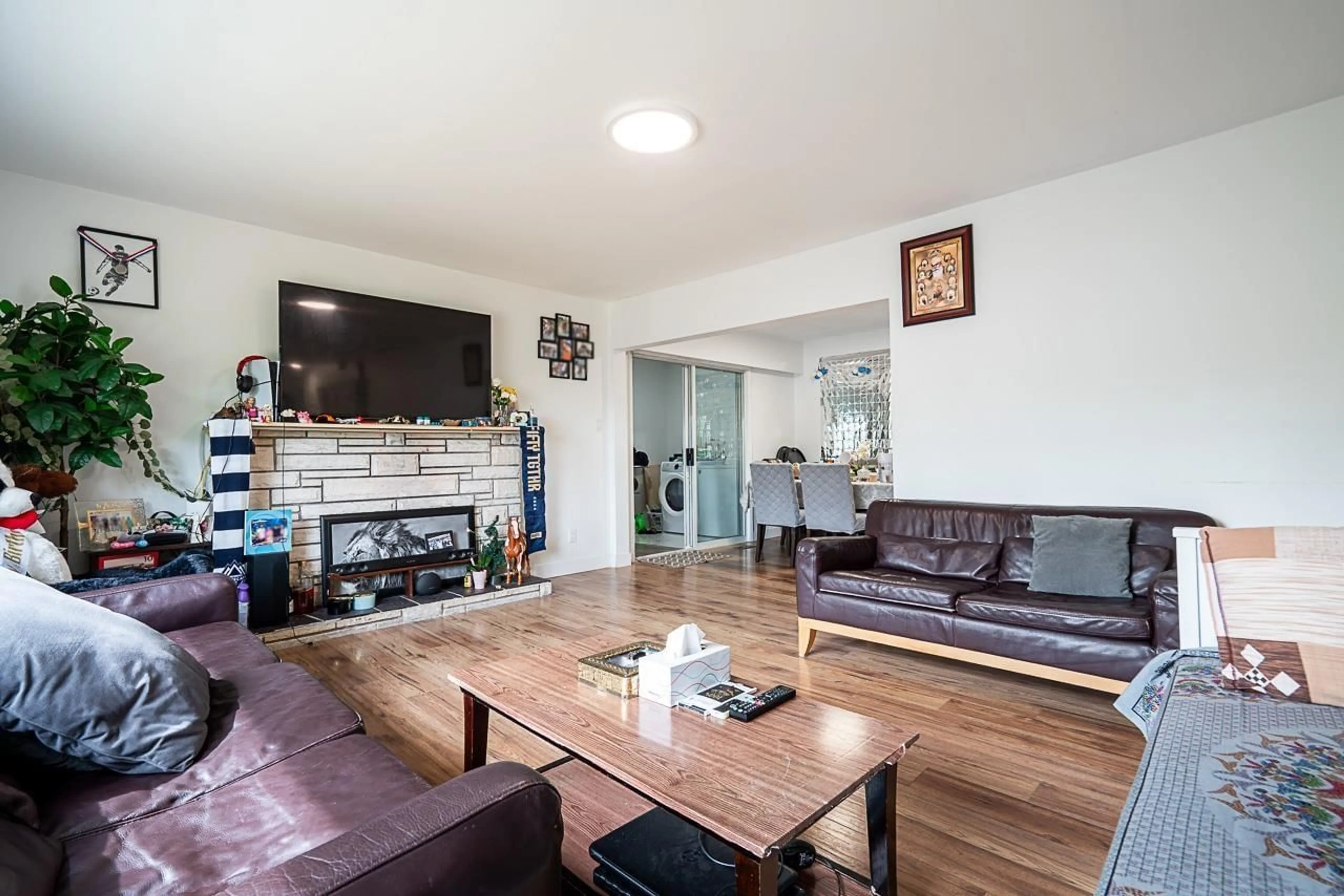 Living room with furniture, wood/laminate floor for 6837 144 STREET, Surrey British Columbia V3W5R9