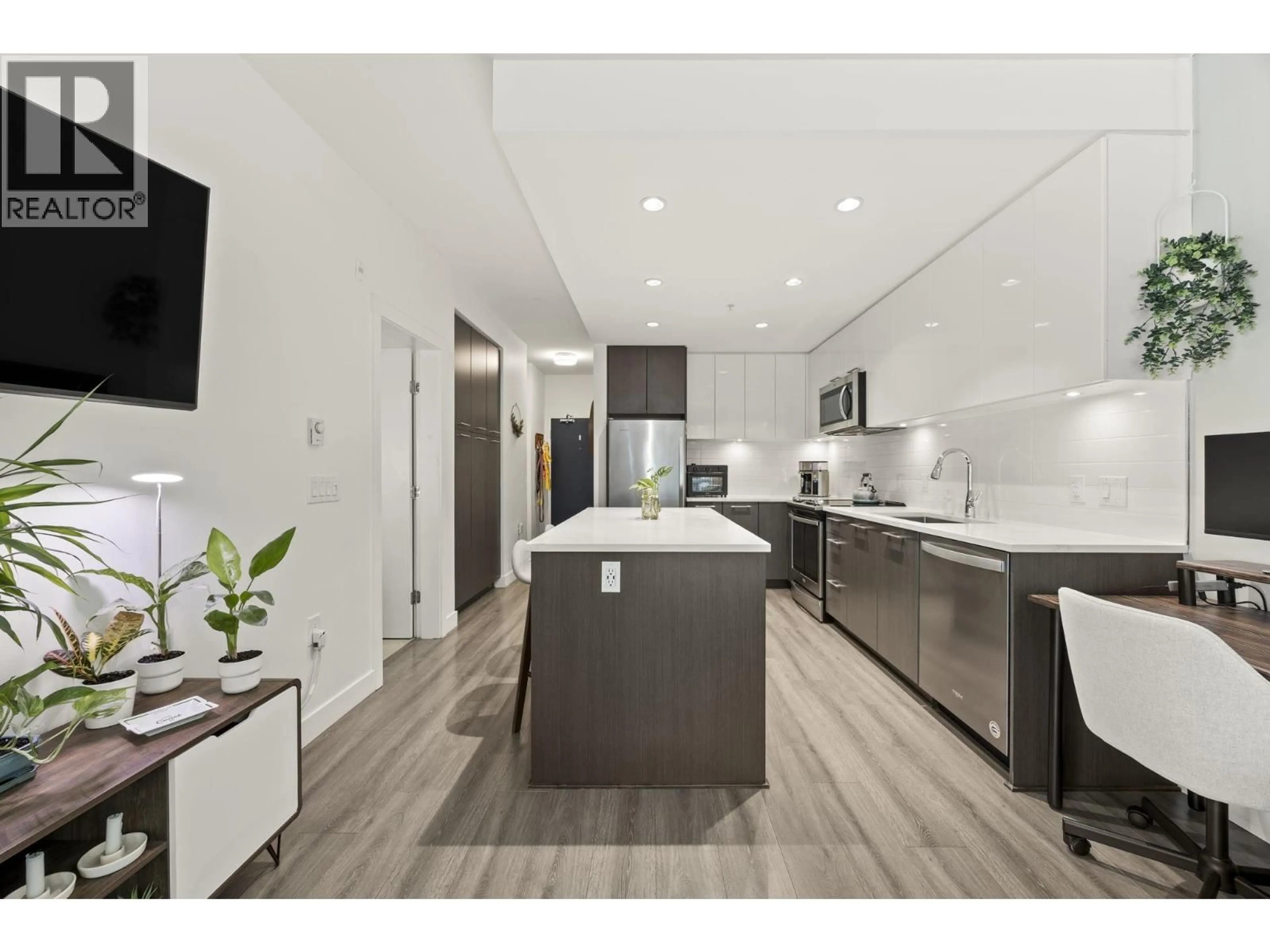Open concept kitchen, unknown for 110 - 2382 ATKINS AVENUE, Port Coquitlam British Columbia V3C0G7