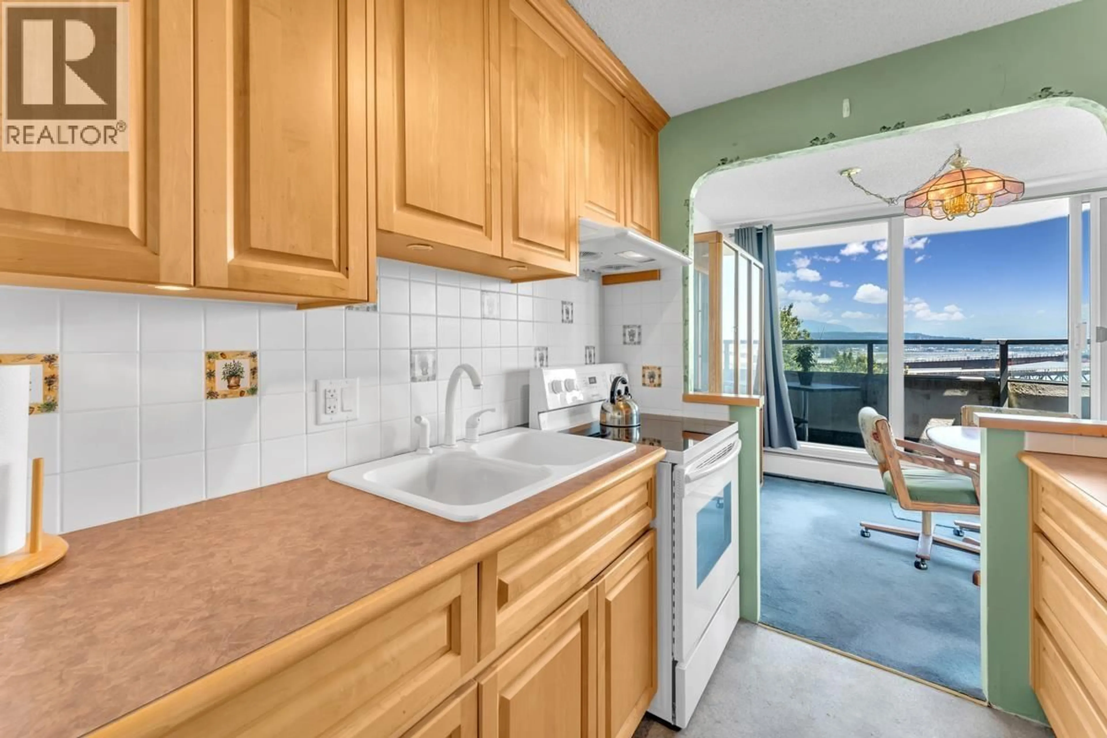 Standard kitchen, ceramic/tile floor for 803 - 31 ELLIOT STREET, New Westminster British Columbia V3L5C9