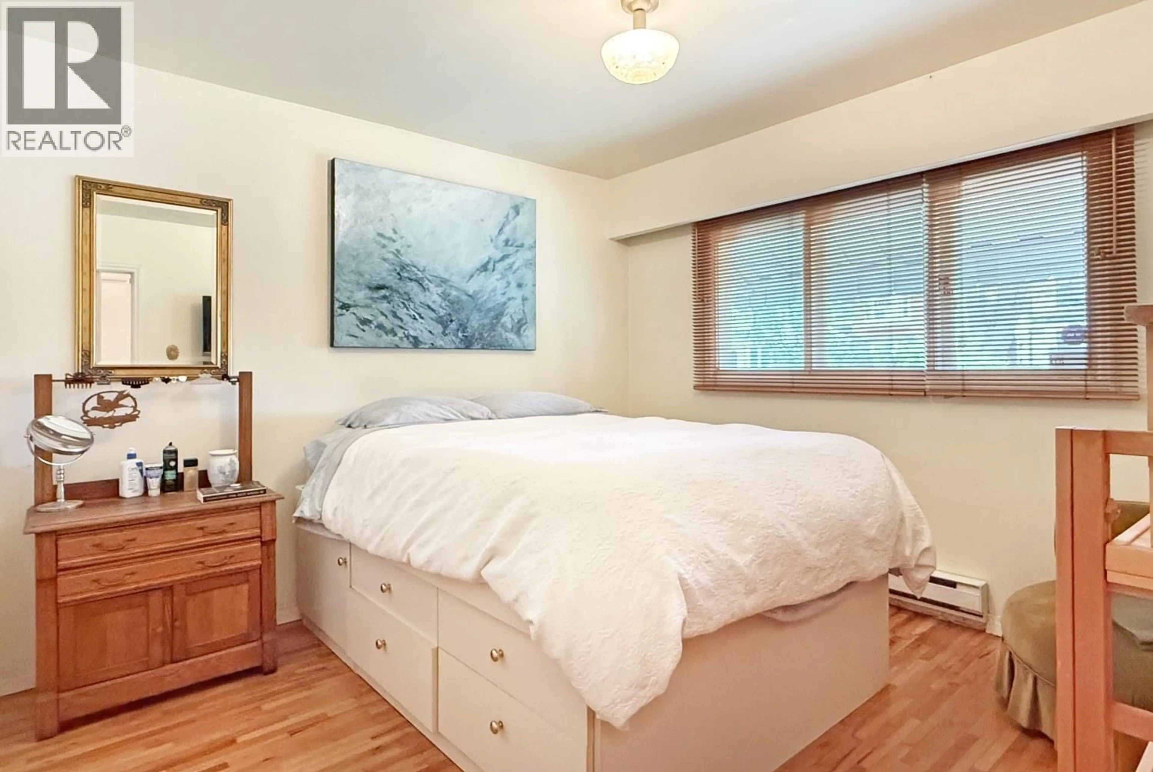 Bedroom with bed, wood/laminate floor for 125 48TH AVENUE, Vancouver British Columbia V5W2C7