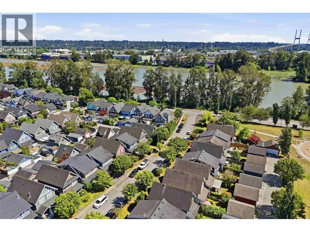 158 DOCKSIDE COURT, New Westminster 3