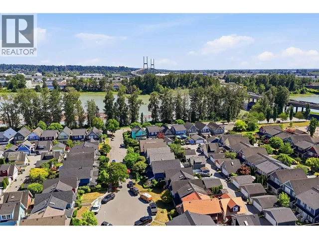 158 DOCKSIDE COURT, New Westminster 4
