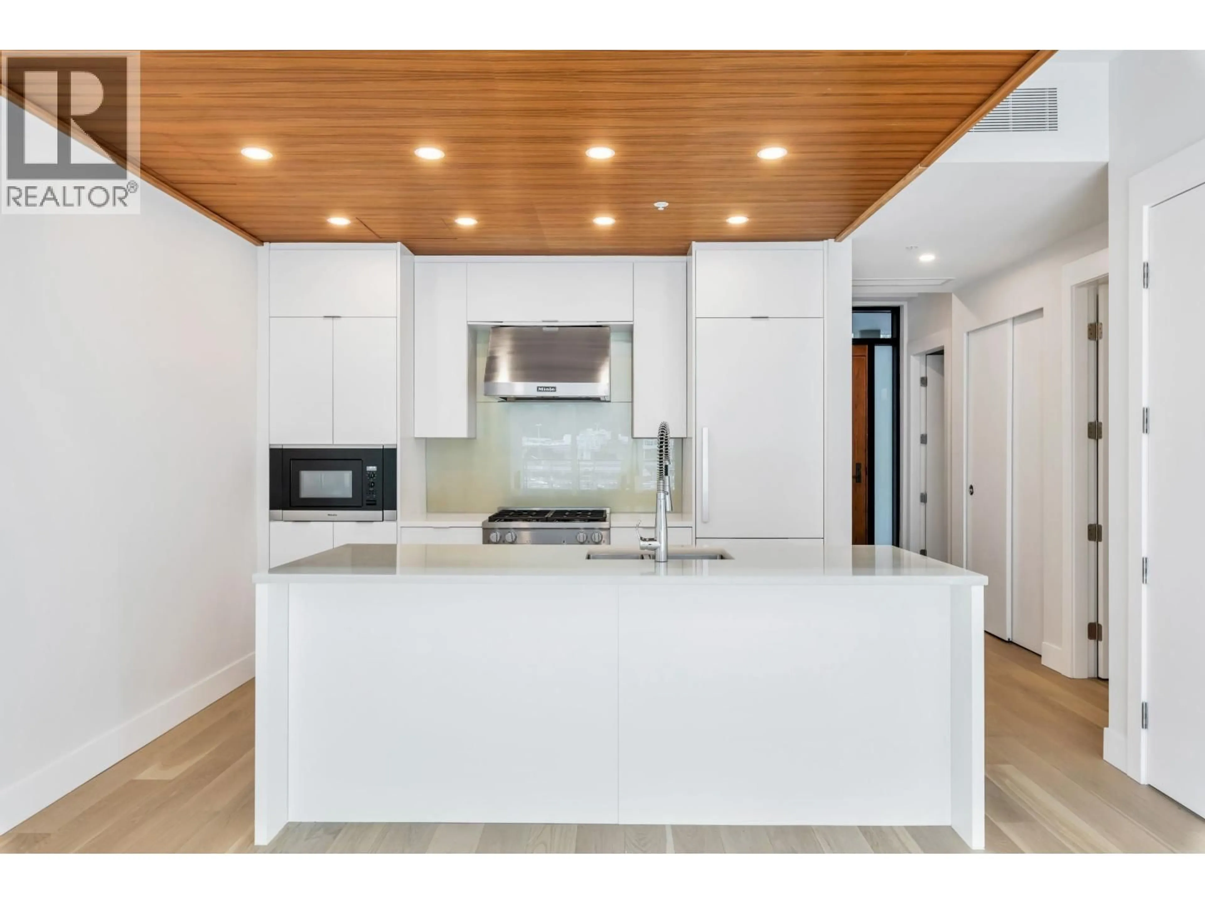 Contemporary kitchen, unknown for 305 - 6707 NELSON AVENUE, West Vancouver British Columbia V7W2B2
