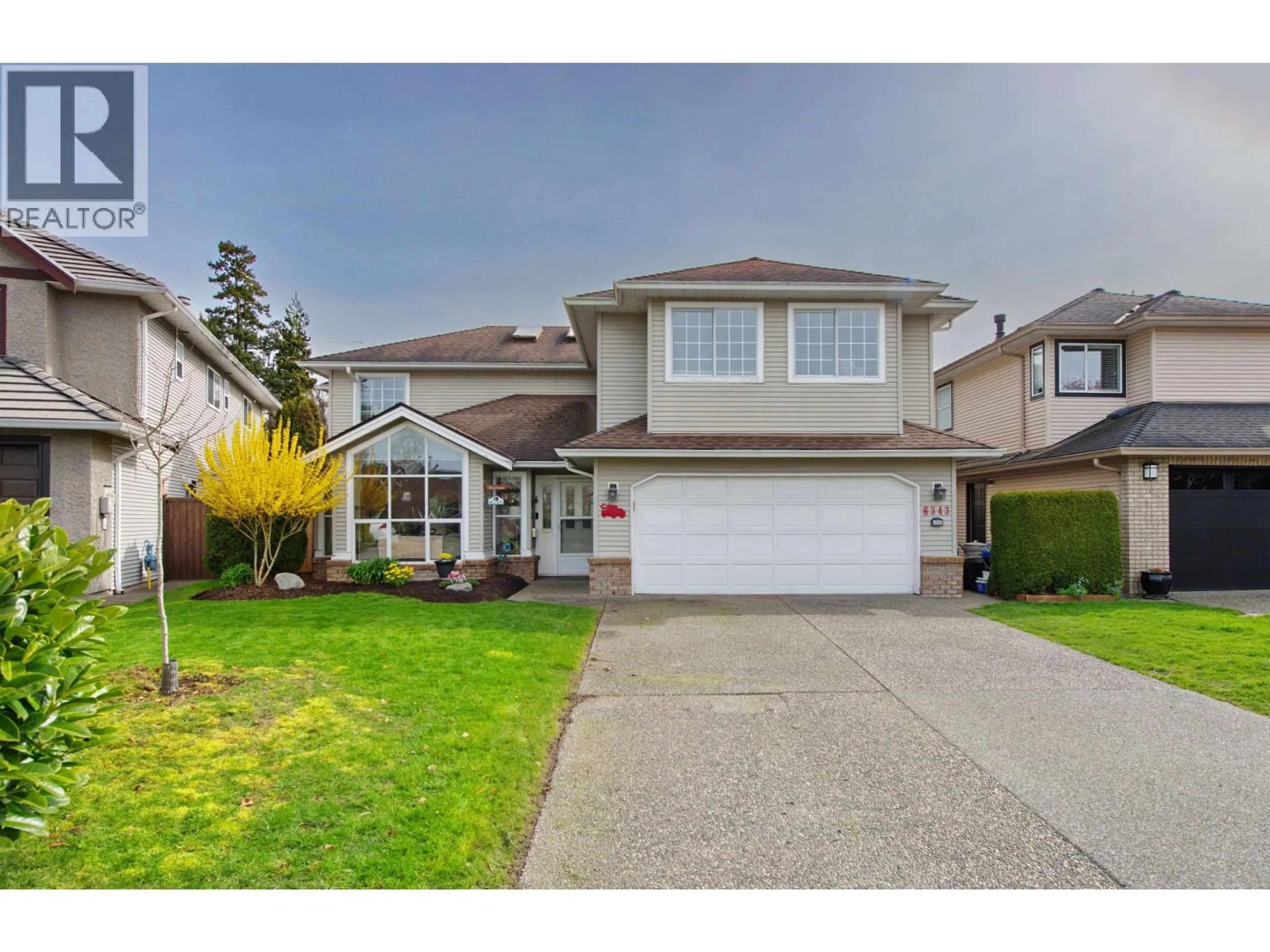 Home with vinyl exterior material, street for 6343 CRESCENT PLACE, Delta British Columbia V4K4V2