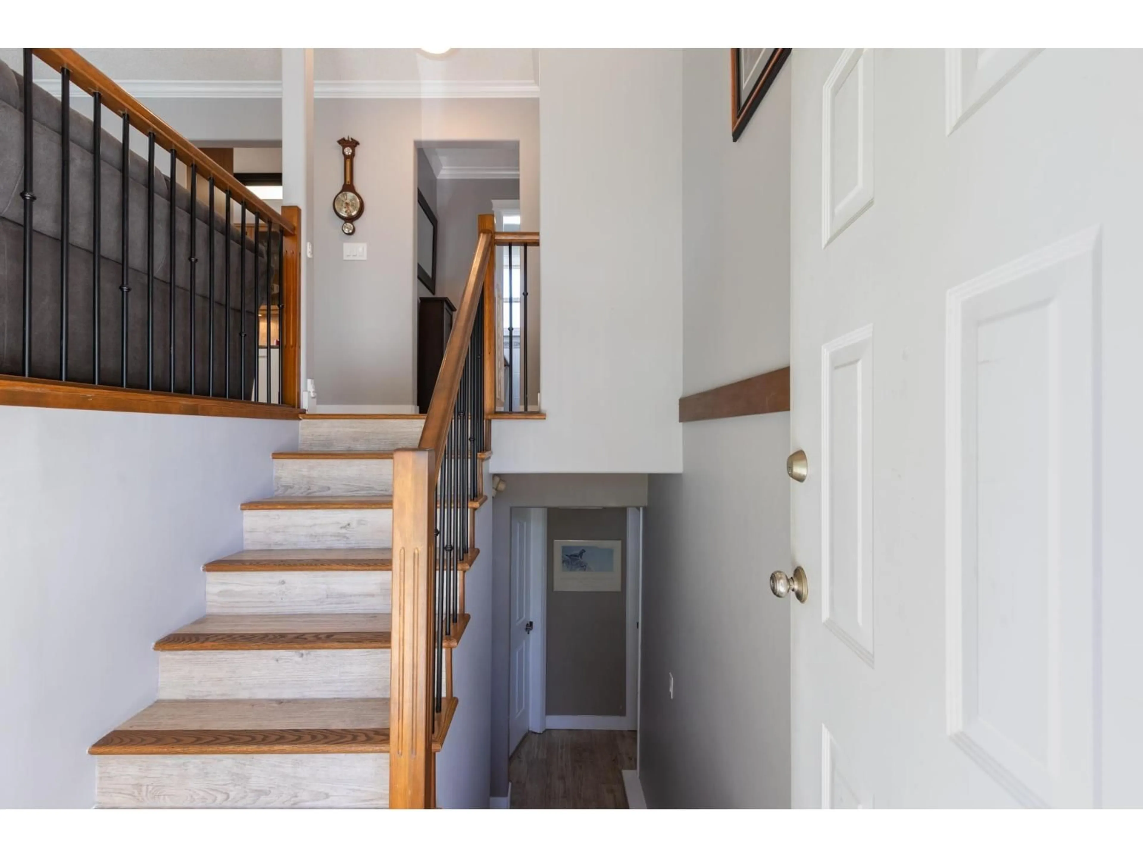 Indoor entryway for 18311 HUNTER PLACE, Surrey British Columbia V3S5C6