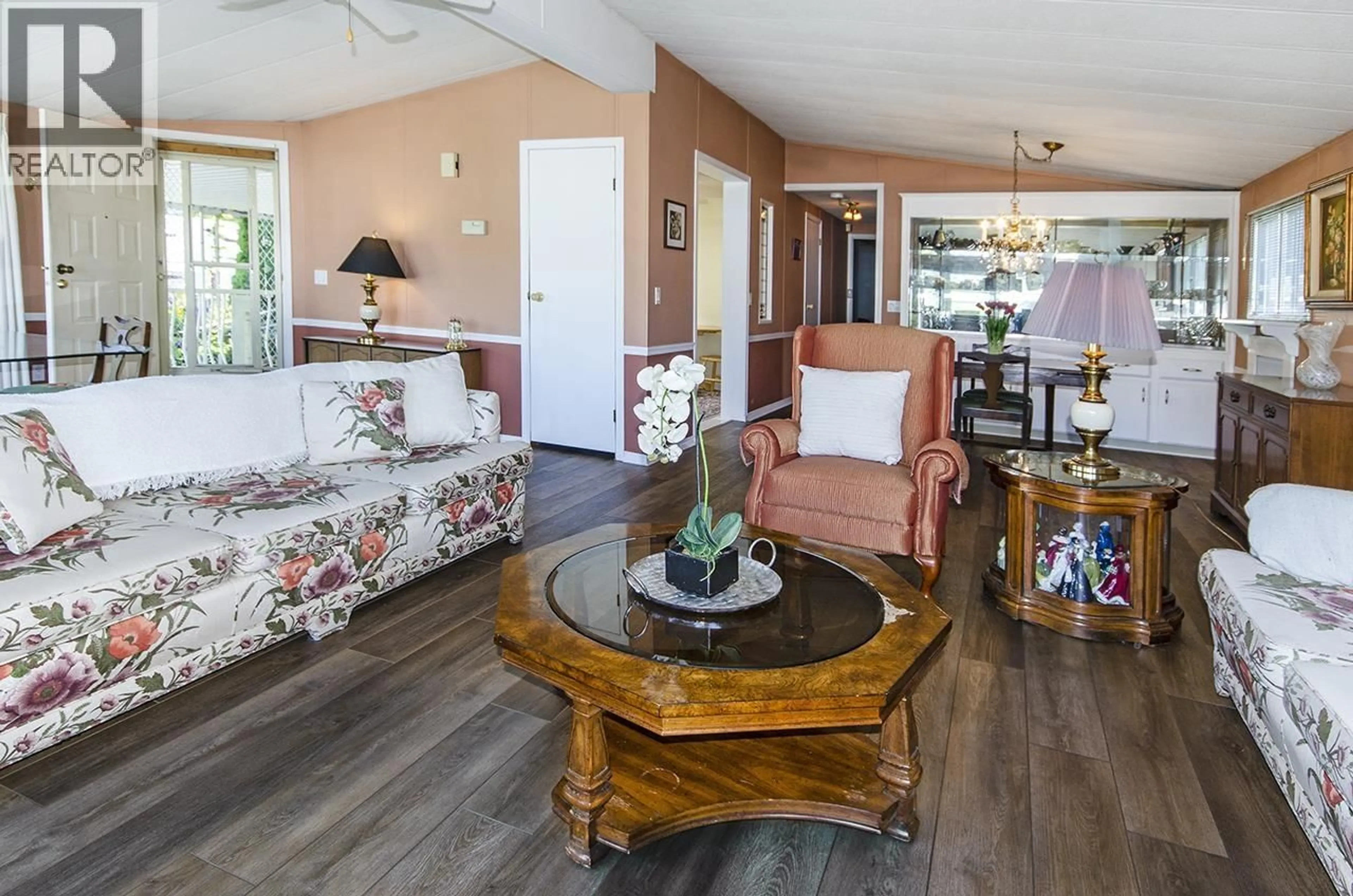 Living room with furniture, wood/laminate floor for 508 RAINDANCE COURT, West Vancouver British Columbia V7P1C3