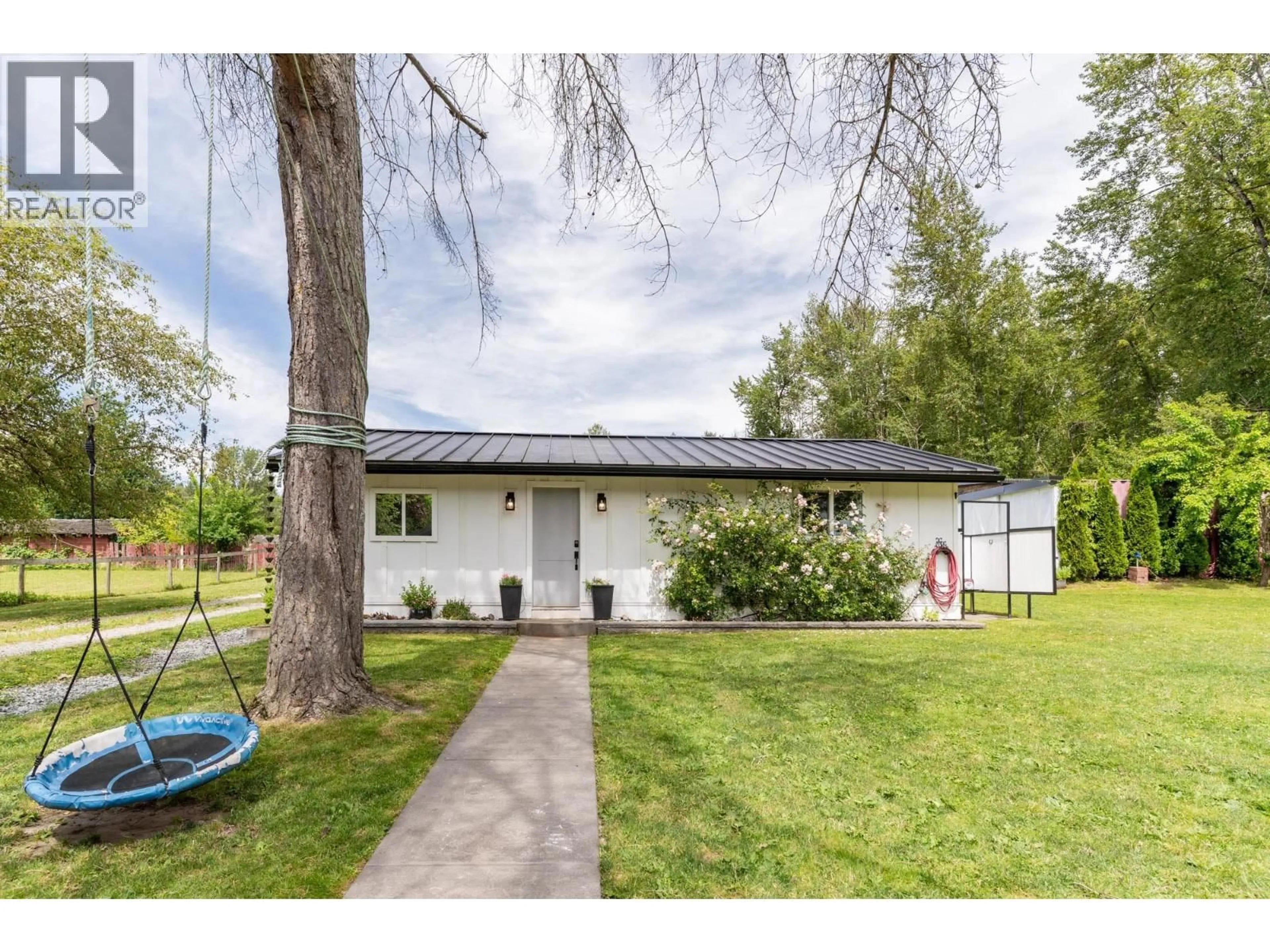 A pic from outside/outdoor area/front of a property/back of a property/a pic from drone, street for 24991 100 AVENUE, Maple Ridge British Columbia V2W1S3