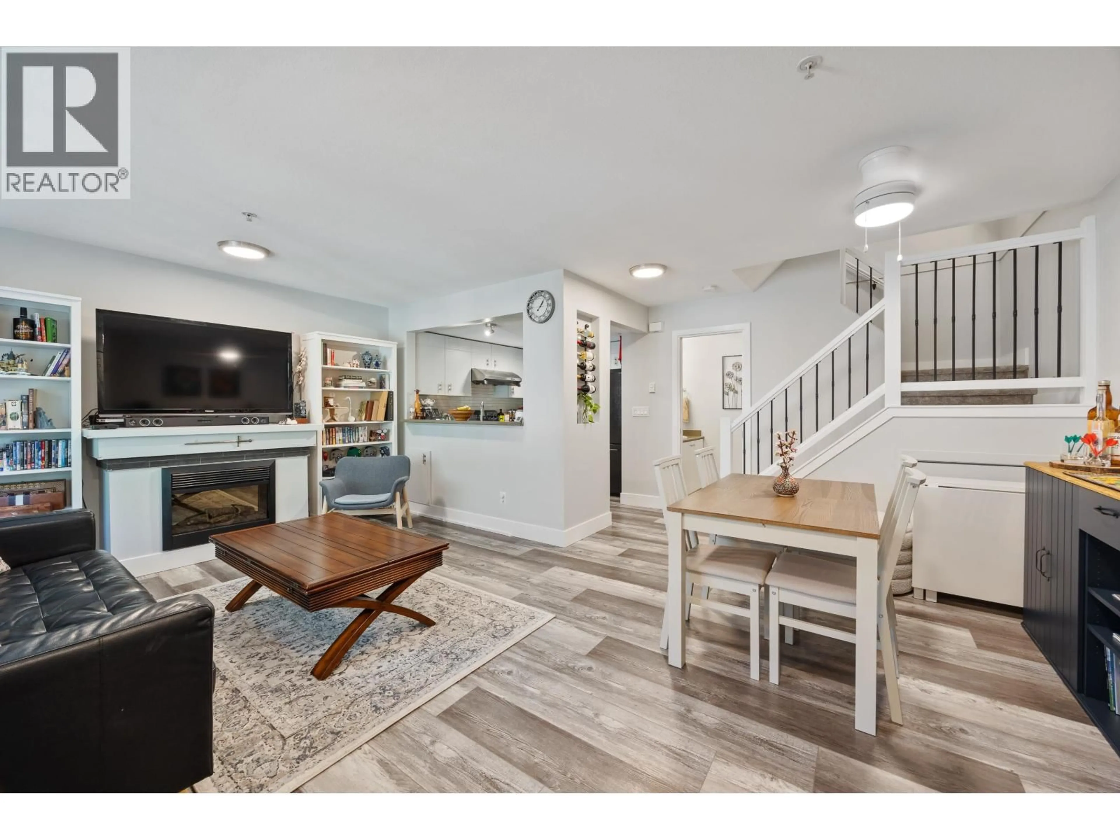 Open concept kitchen, unknown for 10 - 7428 SOUTHWYNDE AVENUE, Burnaby British Columbia V3N0A1