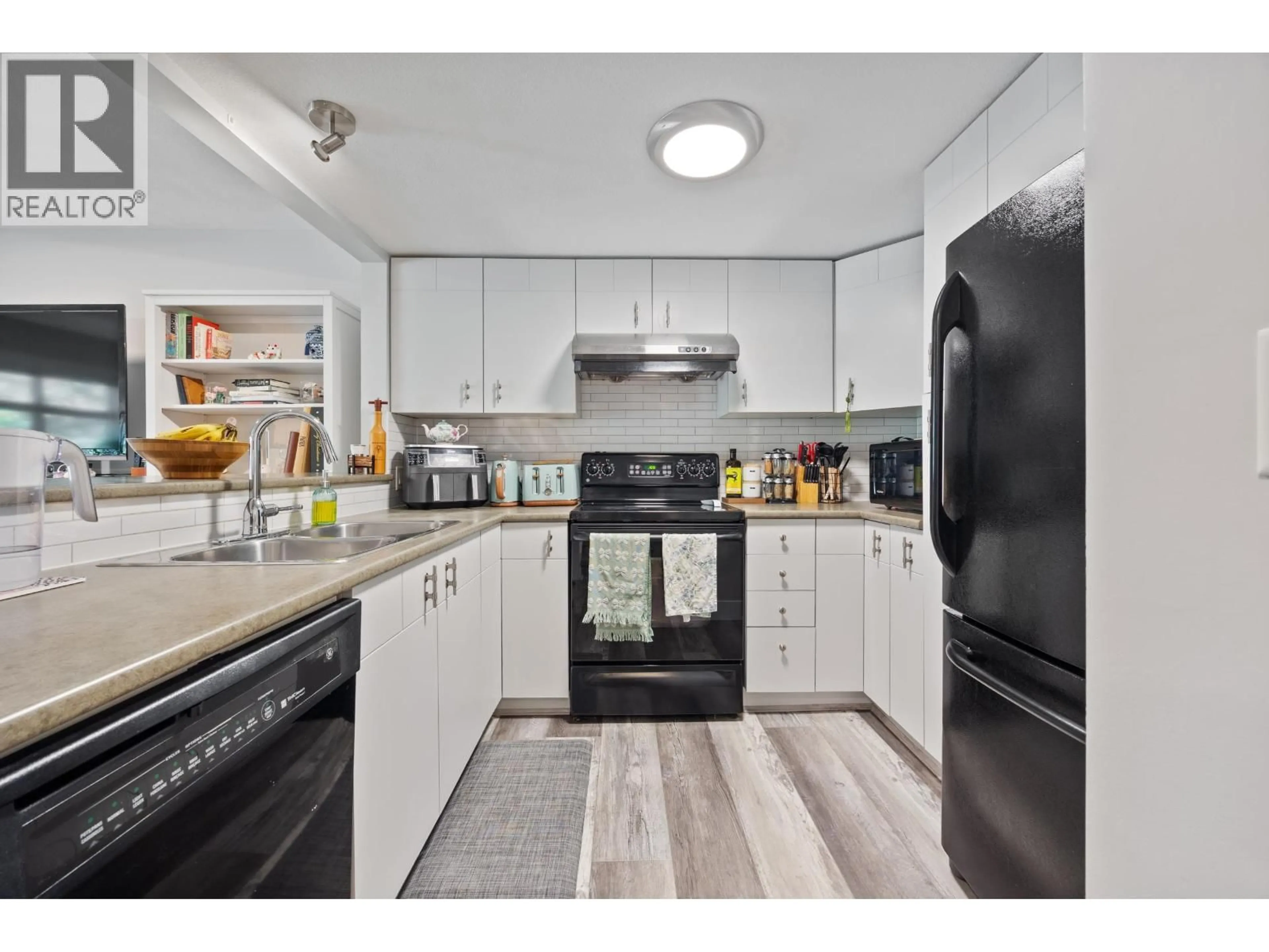 Standard kitchen, unknown for 10 - 7428 SOUTHWYNDE AVENUE, Burnaby British Columbia V3N0A1