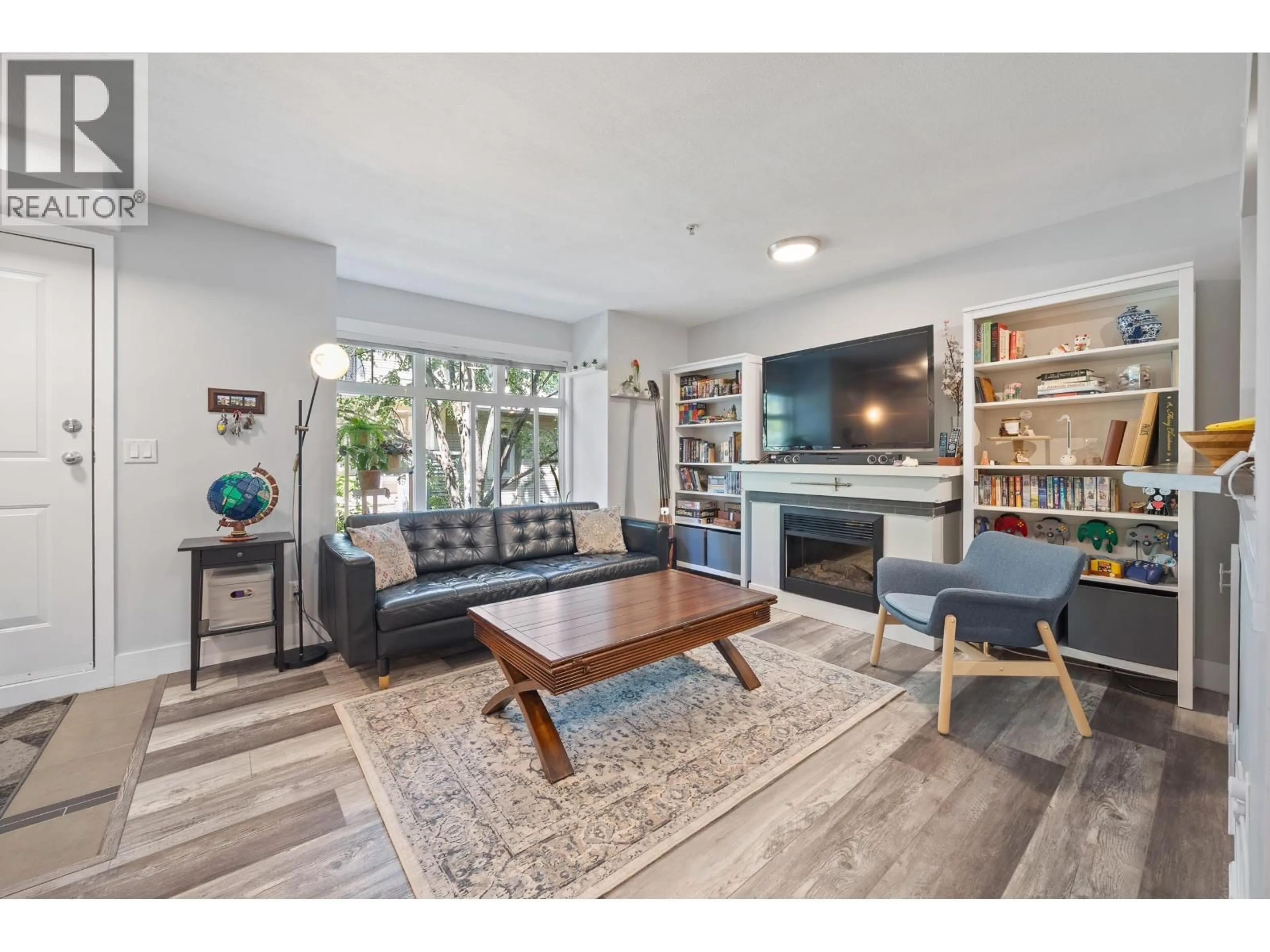 Living room with furniture, unknown for 10 - 7428 SOUTHWYNDE AVENUE, Burnaby British Columbia V3N0A1