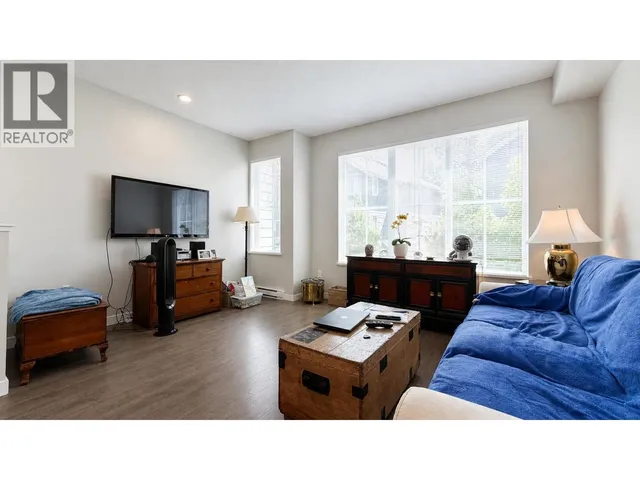 101 - 5550 ADMIRAL WAY, Delta 5