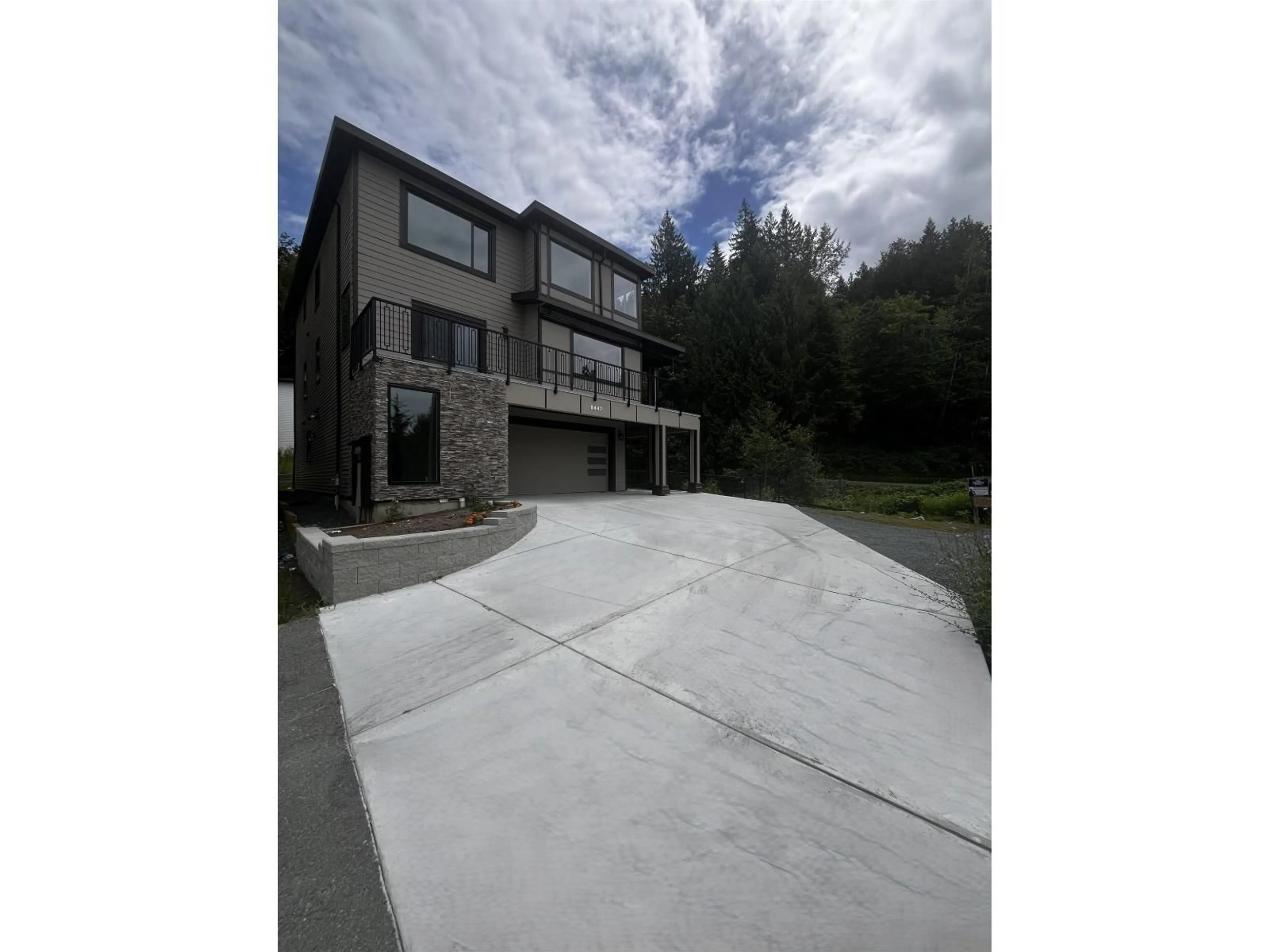 A pic from outside/outdoor area/front of a property/back of a property/a pic from drone, unknown for 8447 FOREST GATE DRIVE, Chilliwack British Columbia V4Z0C7