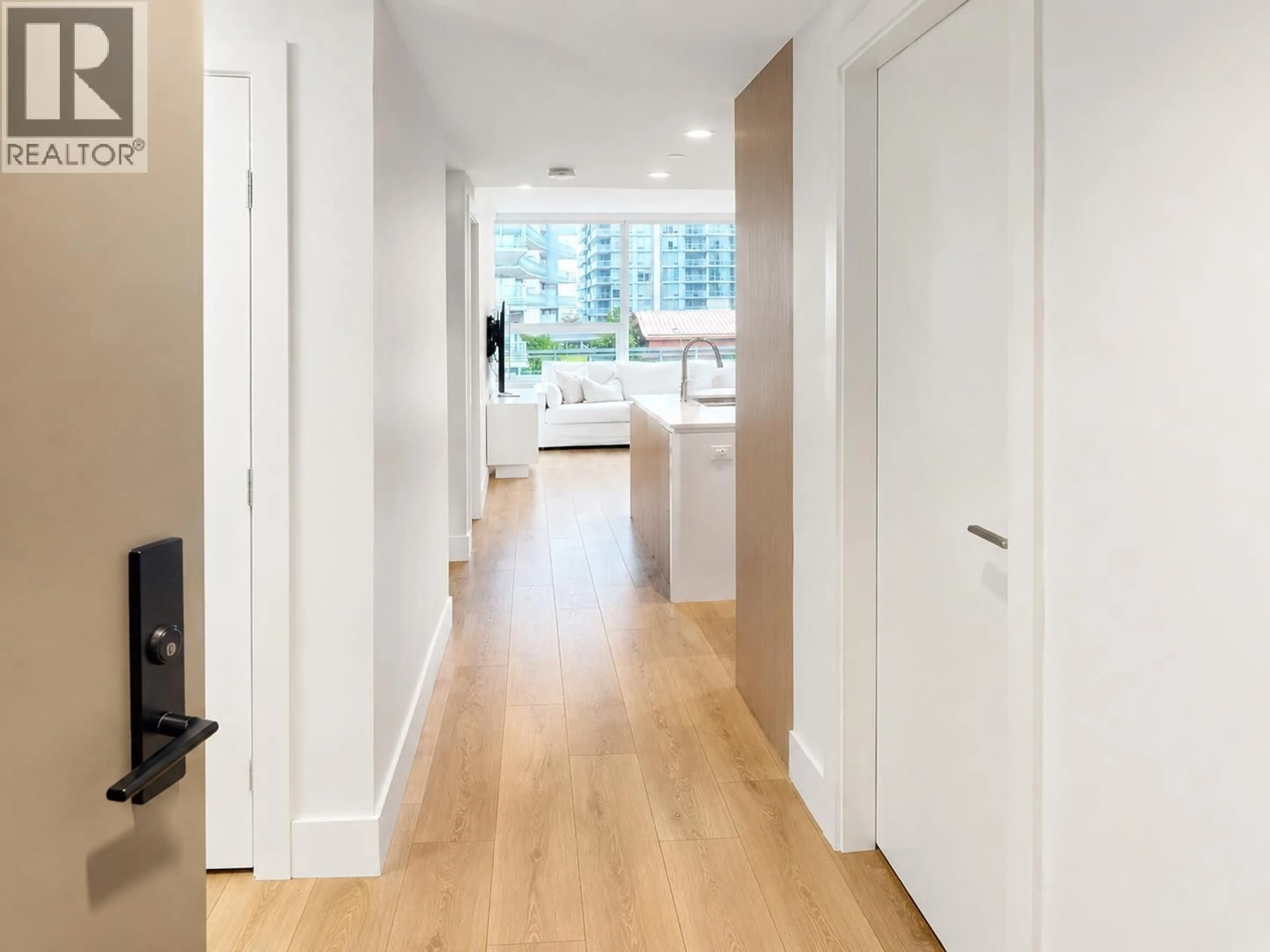 Indoor entryway for 513 - 5508 HOLLYBRIDGE WAY, Richmond British Columbia V7C0C7