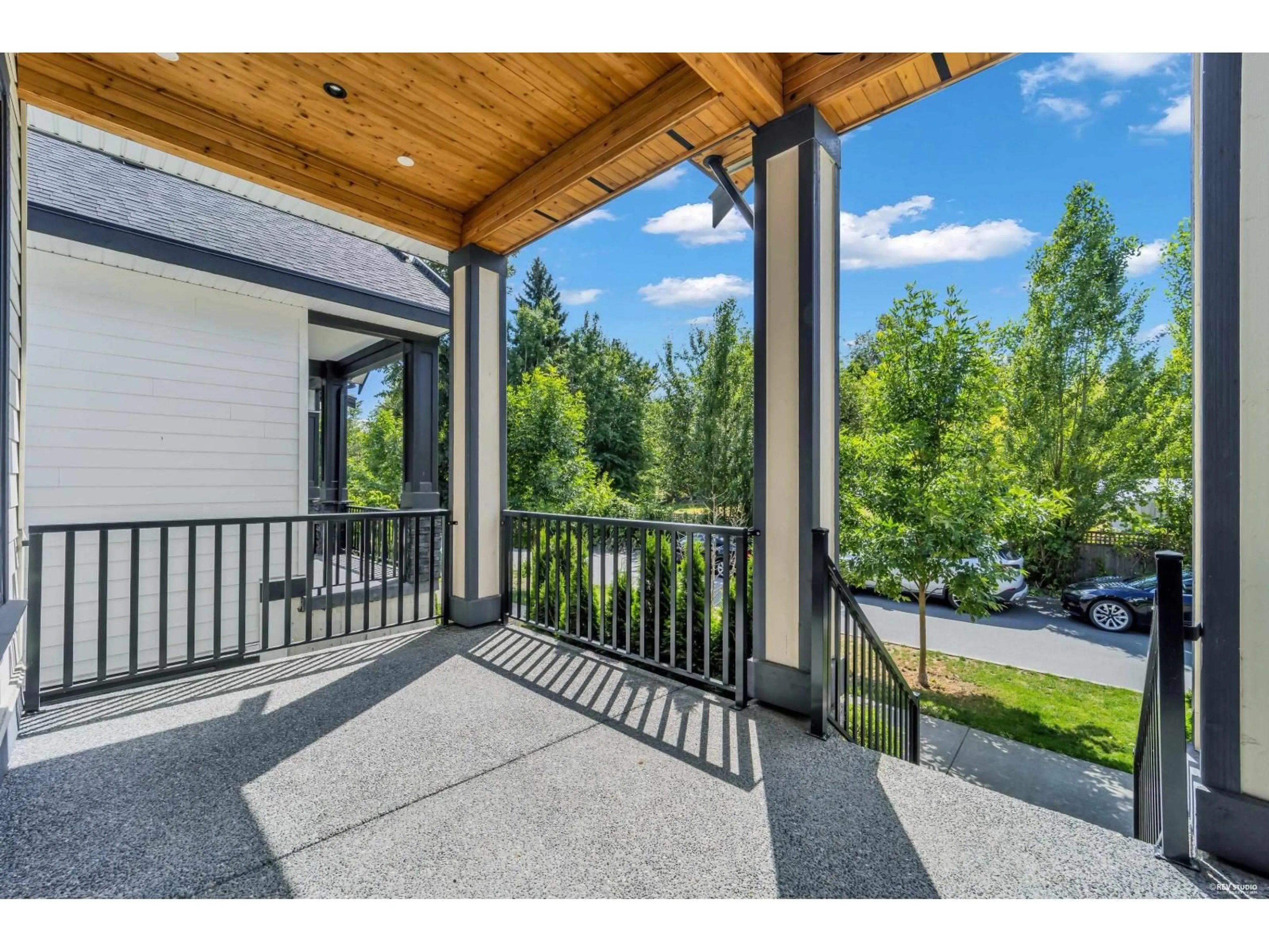 Patio, mountain view for 7068 194 STREET, Surrey British Columbia V4N1N2