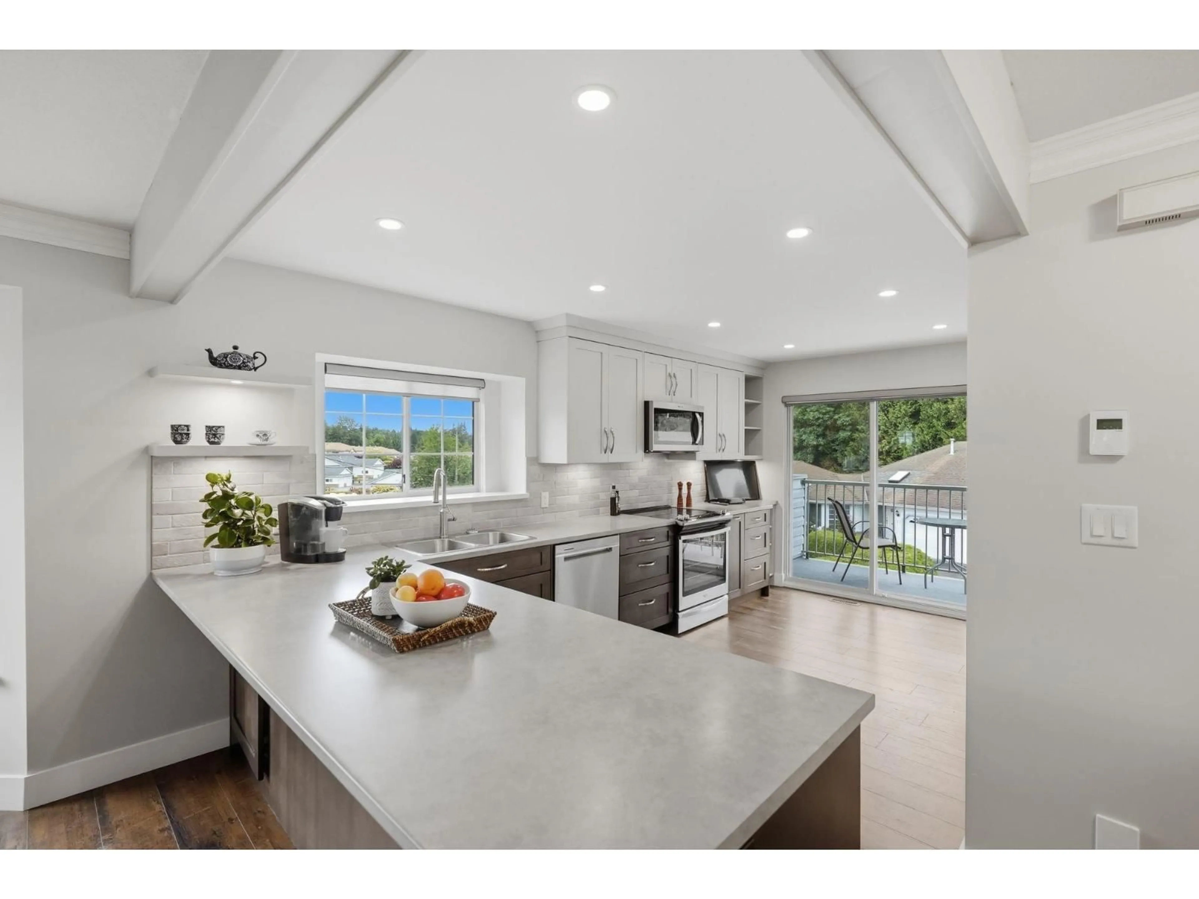 Open concept kitchen, ceramic/tile floor for 26 - 2988 HORN STREET, Abbotsford British Columbia V2S3C1