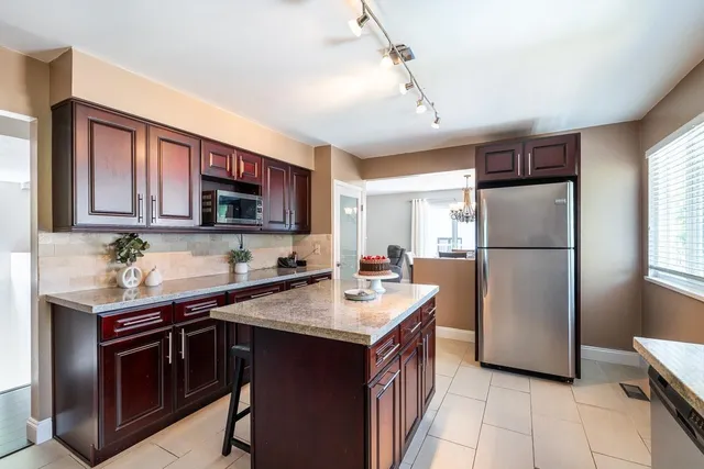 10867 64A AVENUE, Delta 5