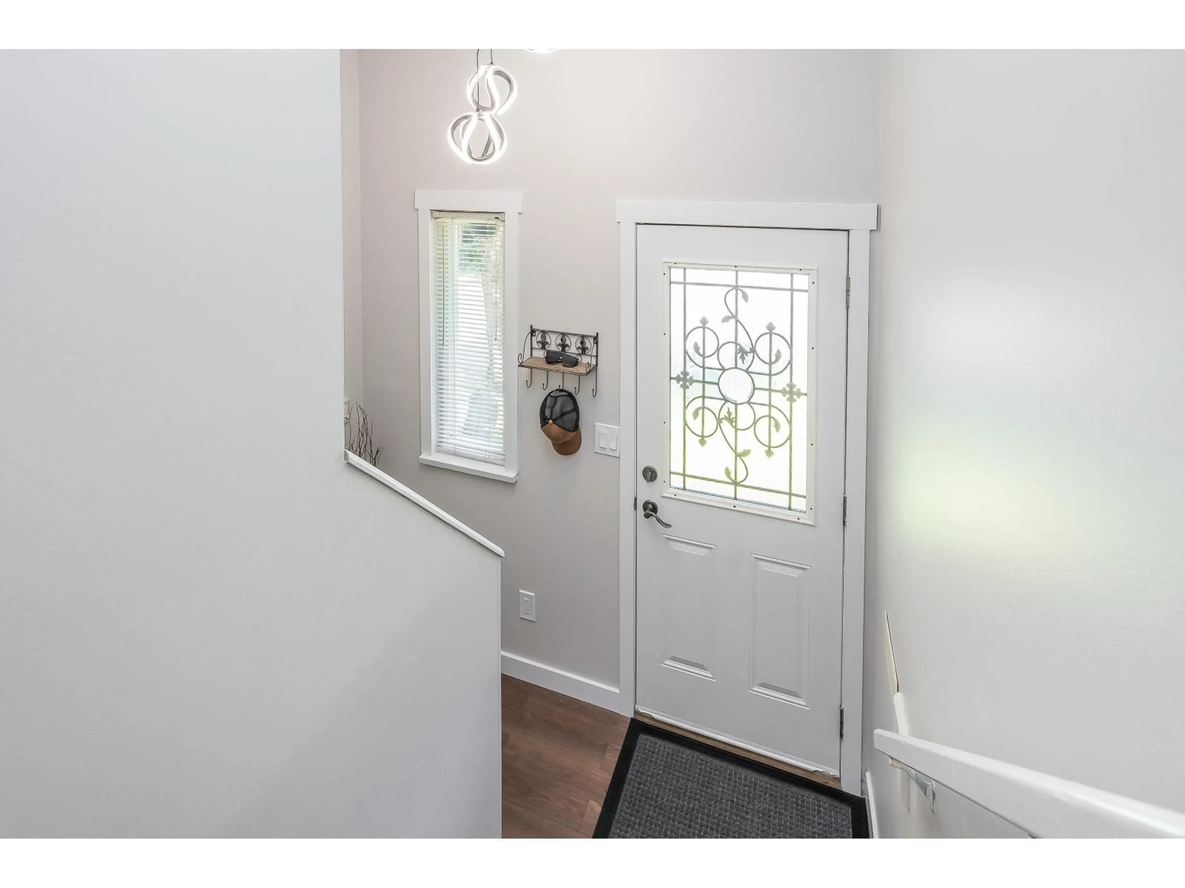 Indoor entryway for 34898 LABURNUM AVENUE, Abbotsford British Columbia V2S5J4