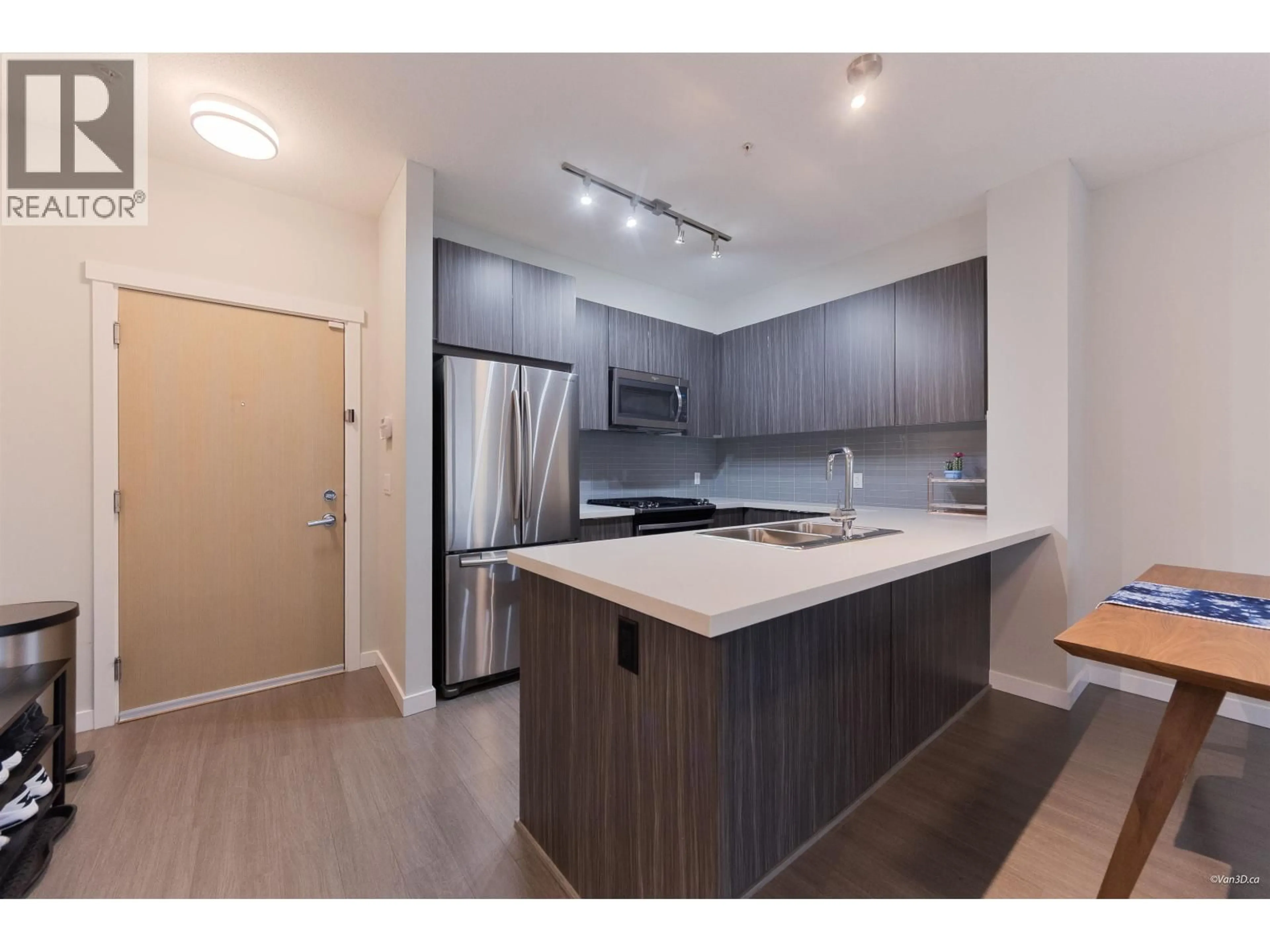 Standard kitchen, wood/laminate floor for 104 - 607 COTTONWOOD AVENUE, Coquitlam British Columbia V3J0H1