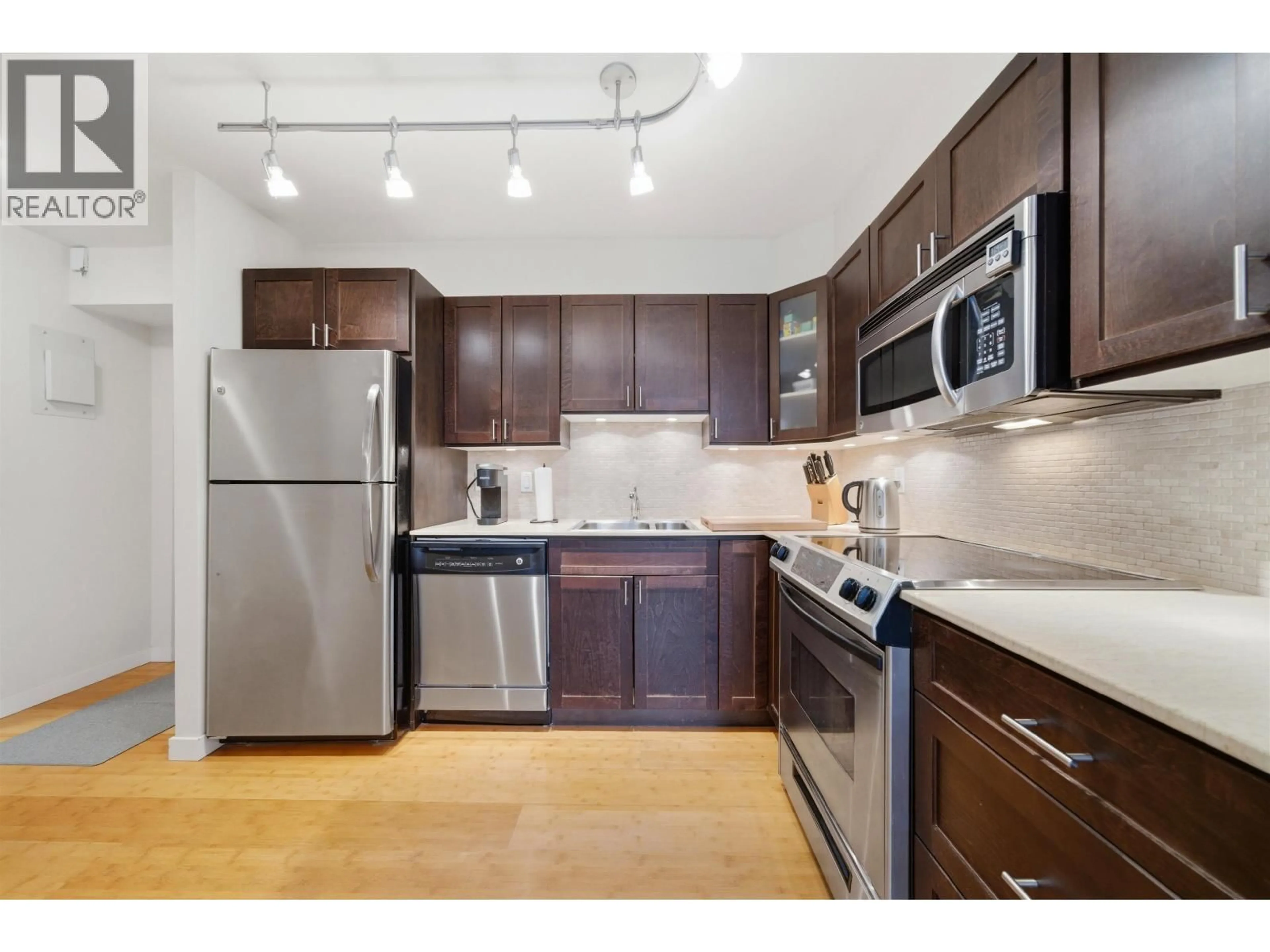 Standard kitchen, unknown for 503 - 3755 BARTLETT COURT, Burnaby British Columbia V3J7G7