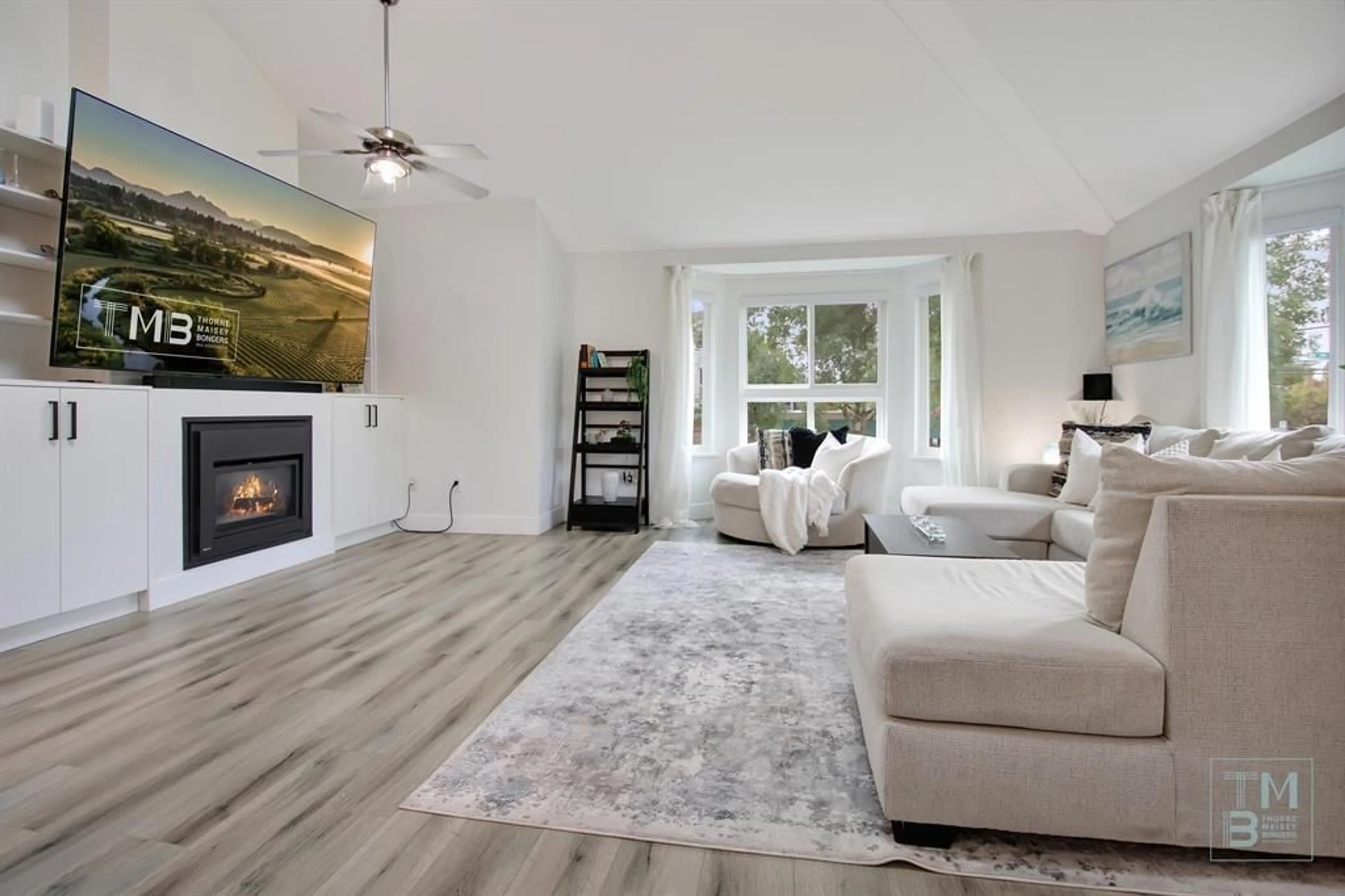 Living room with furniture, wood/laminate floor for 213 - 19721 64 AVENUE, Langley British Columbia V2Y1L1