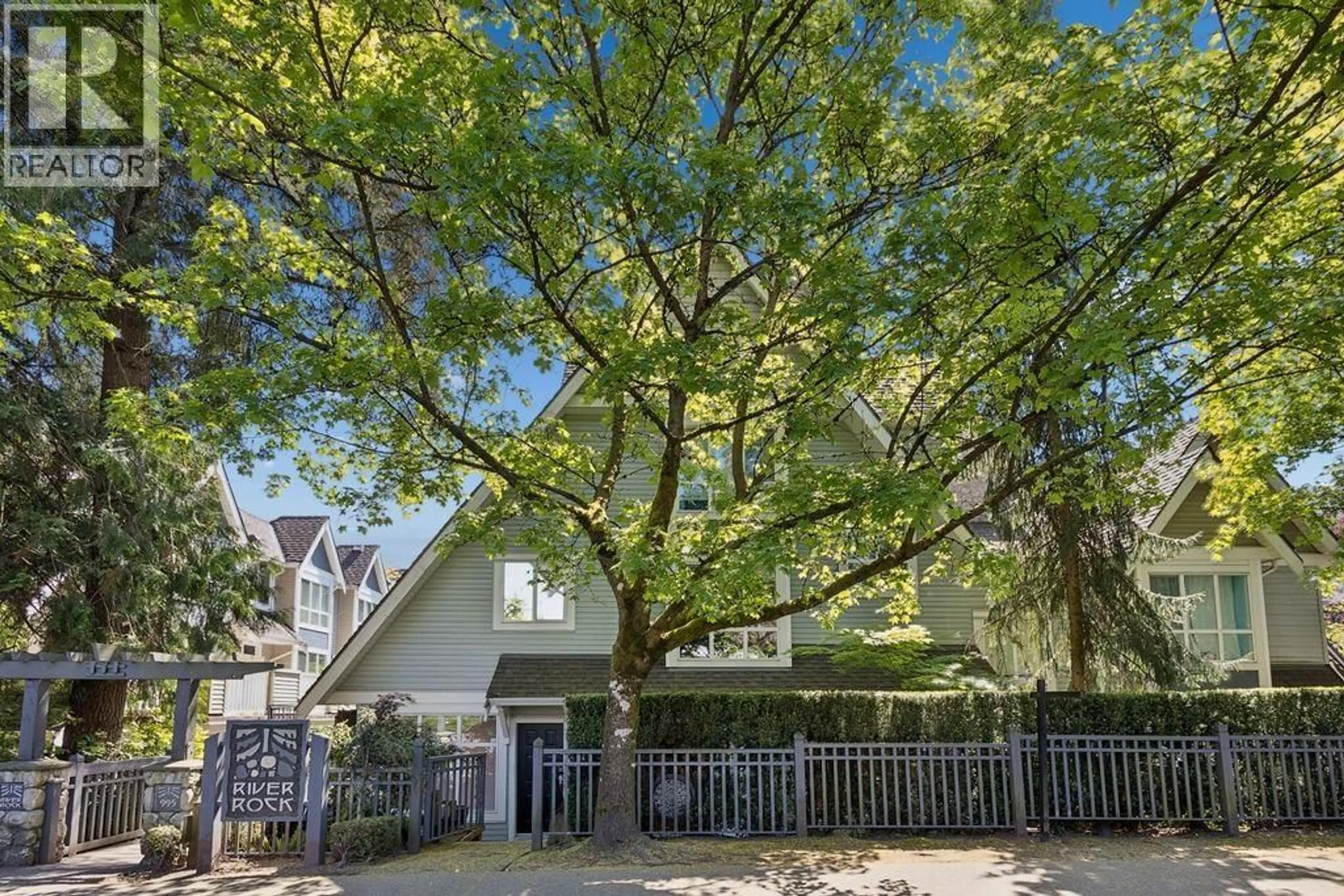 Patio, street for 993 LYNN VALLEY ROAD, North Vancouver British Columbia V7J1Z6