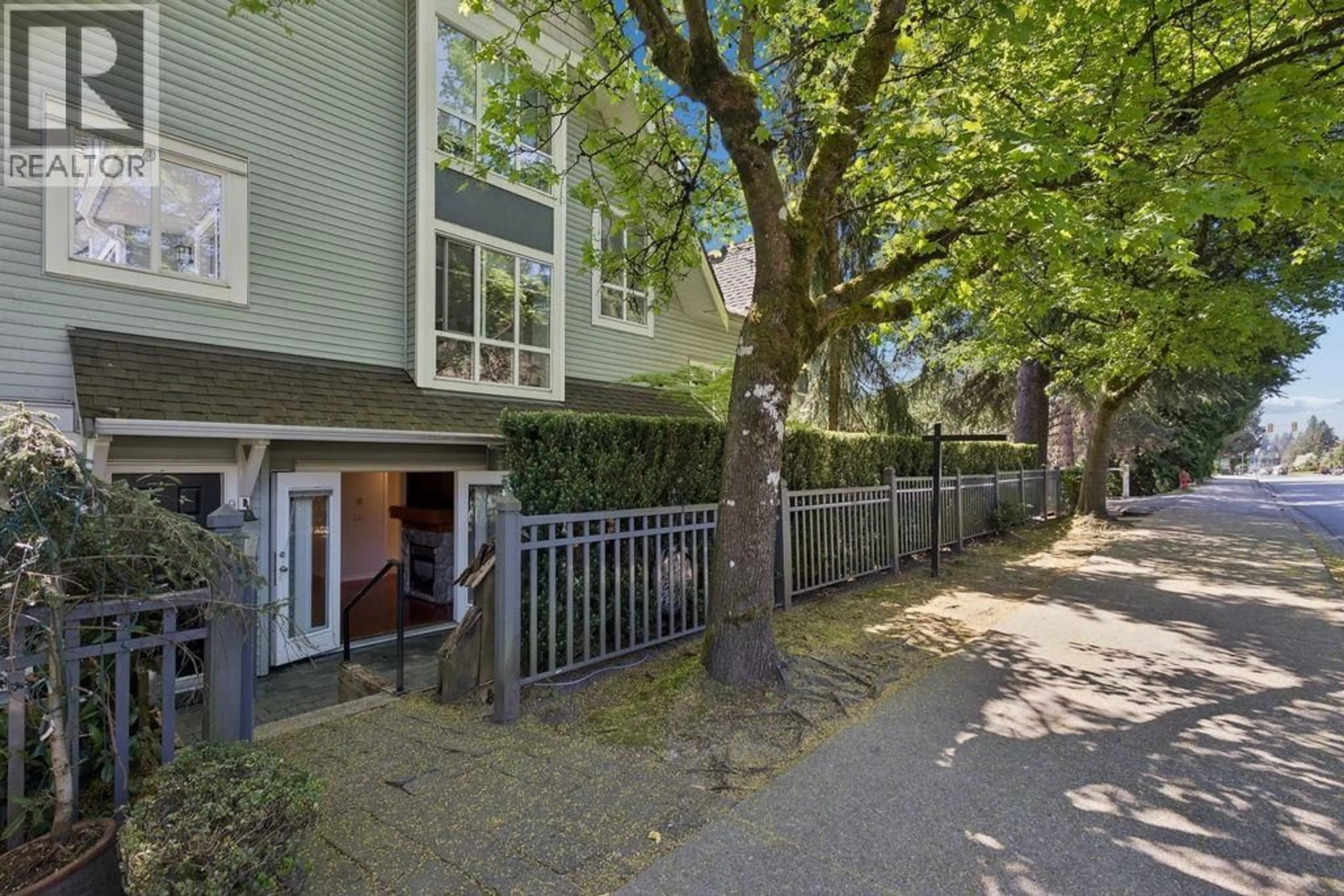 Unknown for 993 LYNN VALLEY ROAD, North Vancouver British Columbia V7J1Z6