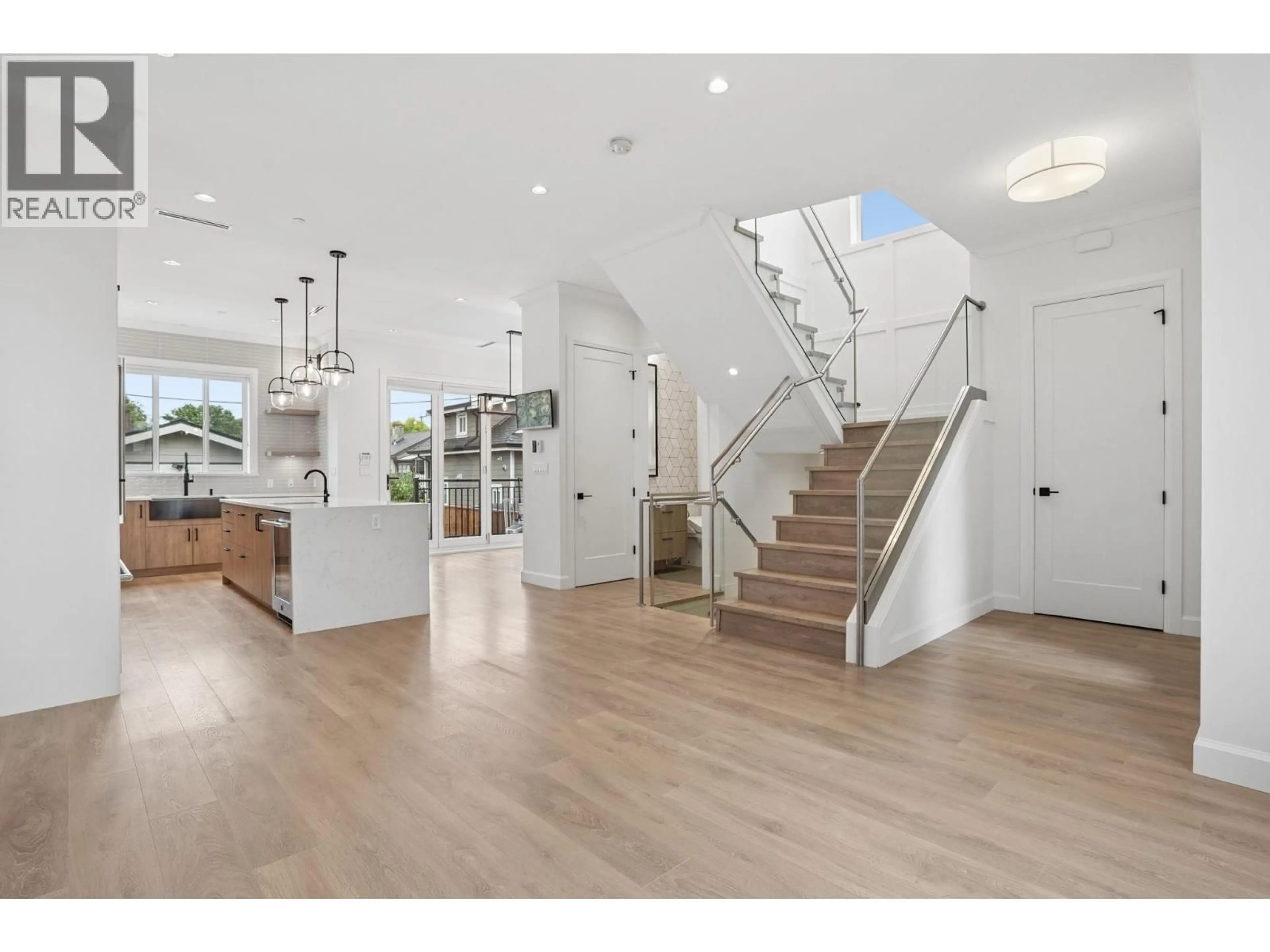 Unknown for 4728 LITTLE STREET, Vancouver British Columbia V5N4S8