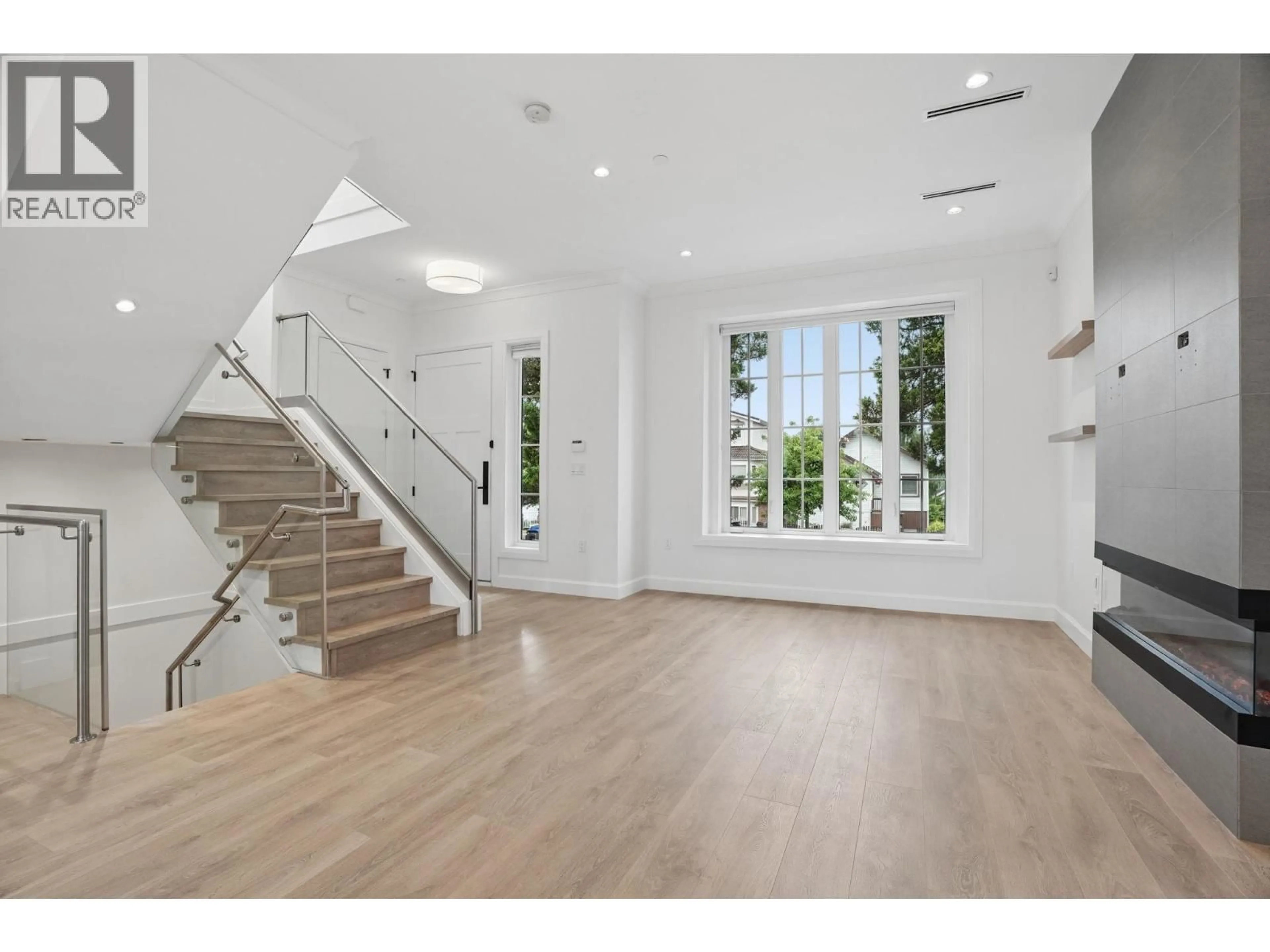 Unknown for 4728 LITTLE STREET, Vancouver British Columbia V5N4S8