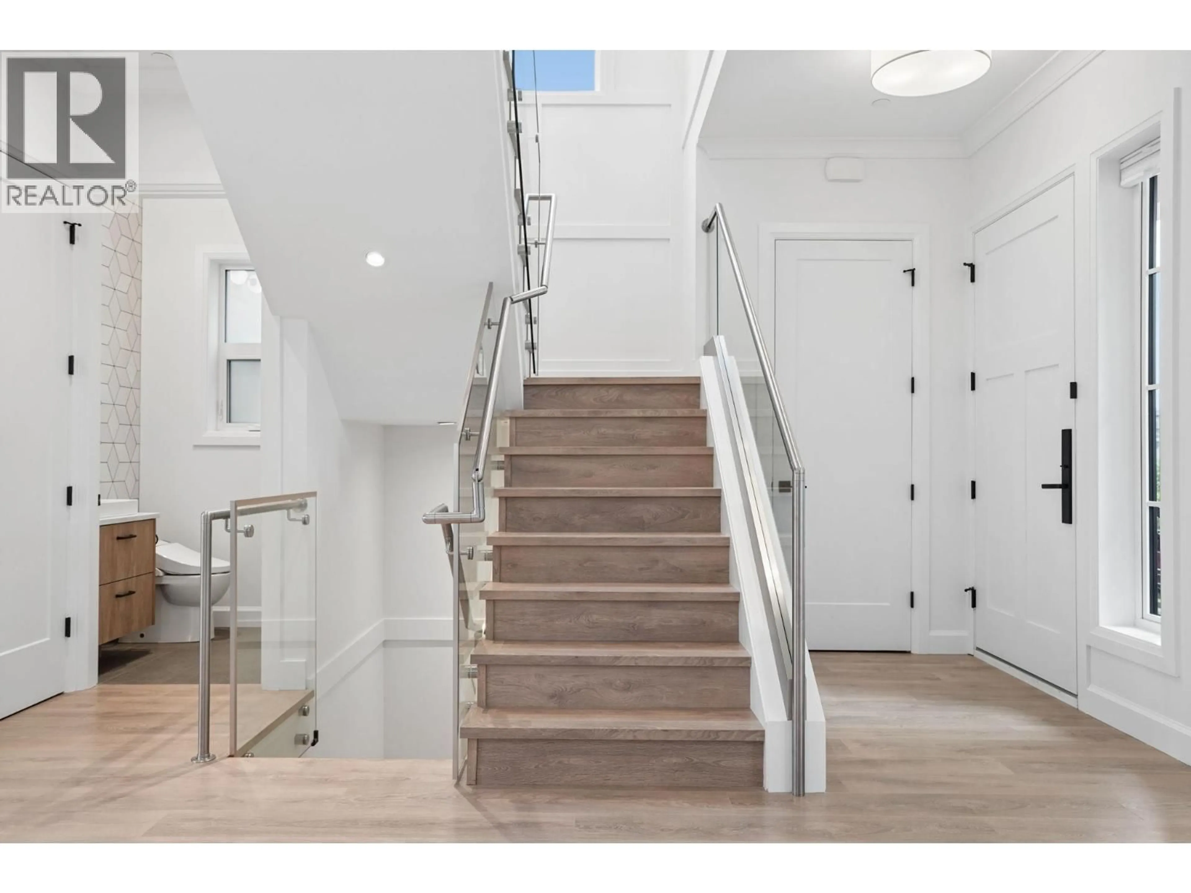 Stairs for 4728 LITTLE STREET, Vancouver British Columbia V5N4S8