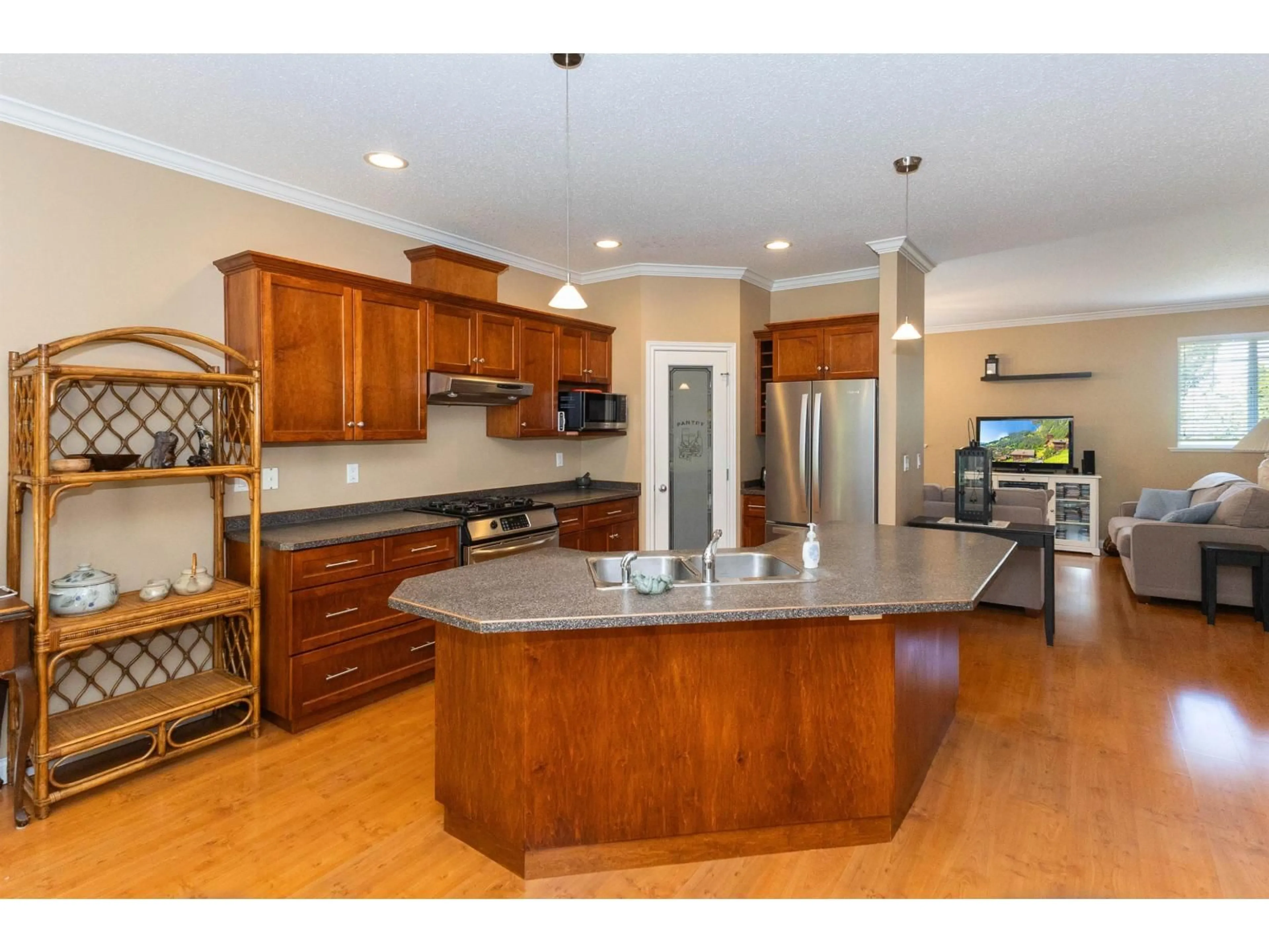 Open concept kitchen, unknown for 35347 KINLOCH PLACE, Abbotsford British Columbia V3G3A8