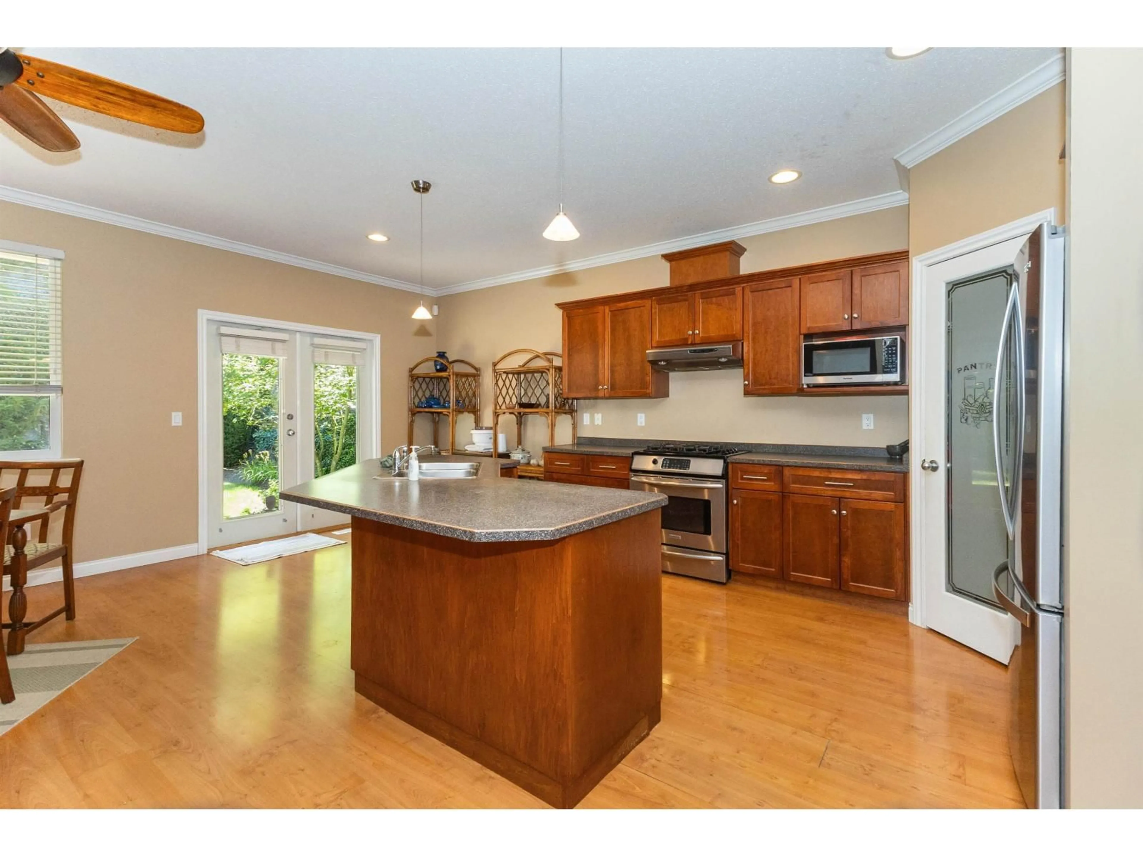 Open concept kitchen, unknown for 35347 KINLOCH PLACE, Abbotsford British Columbia V3G3A8