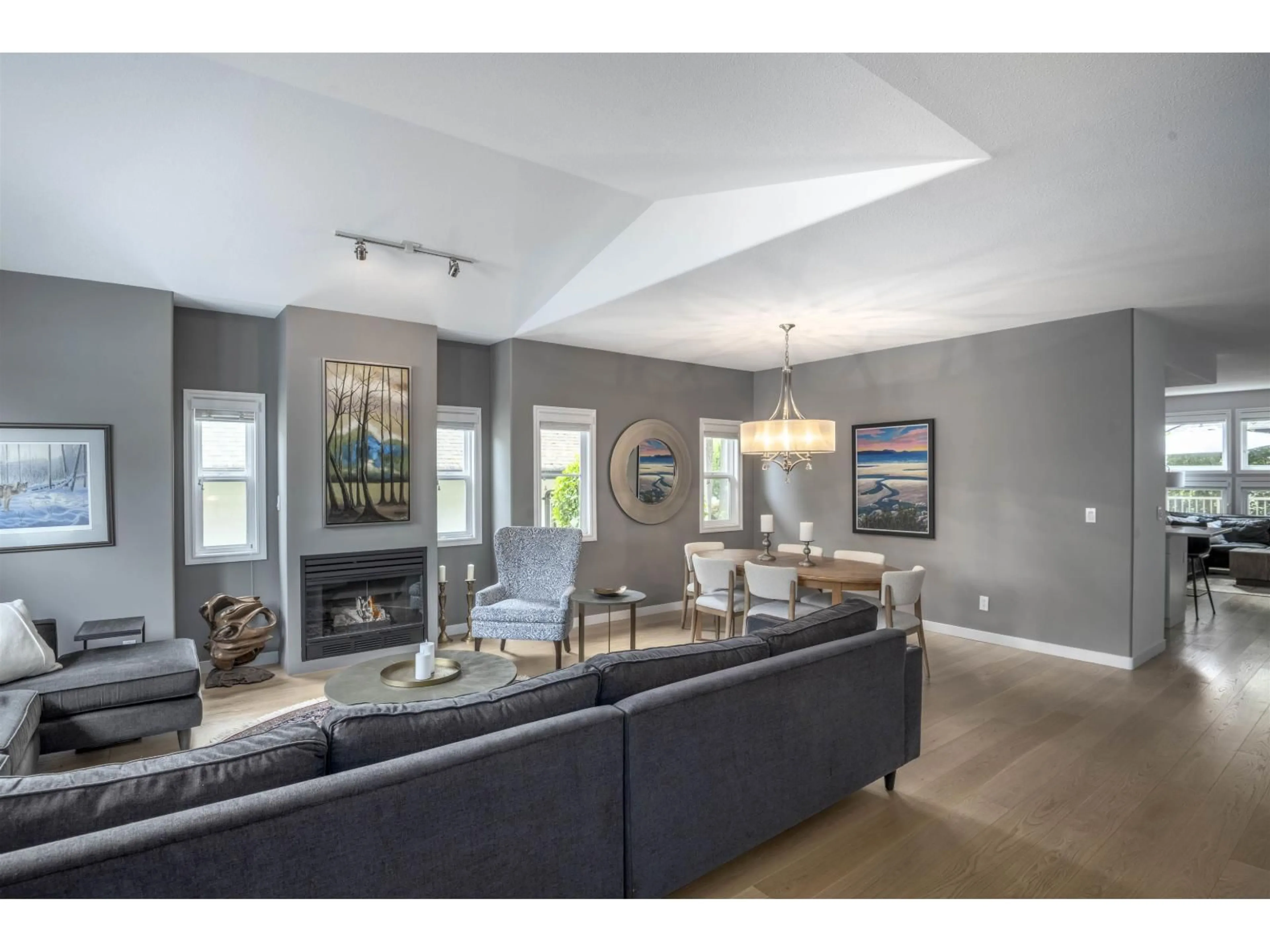 Living room with furniture, unknown for 15 - 13911 16TH AVENUE, Surrey British Columbia V4A1P8