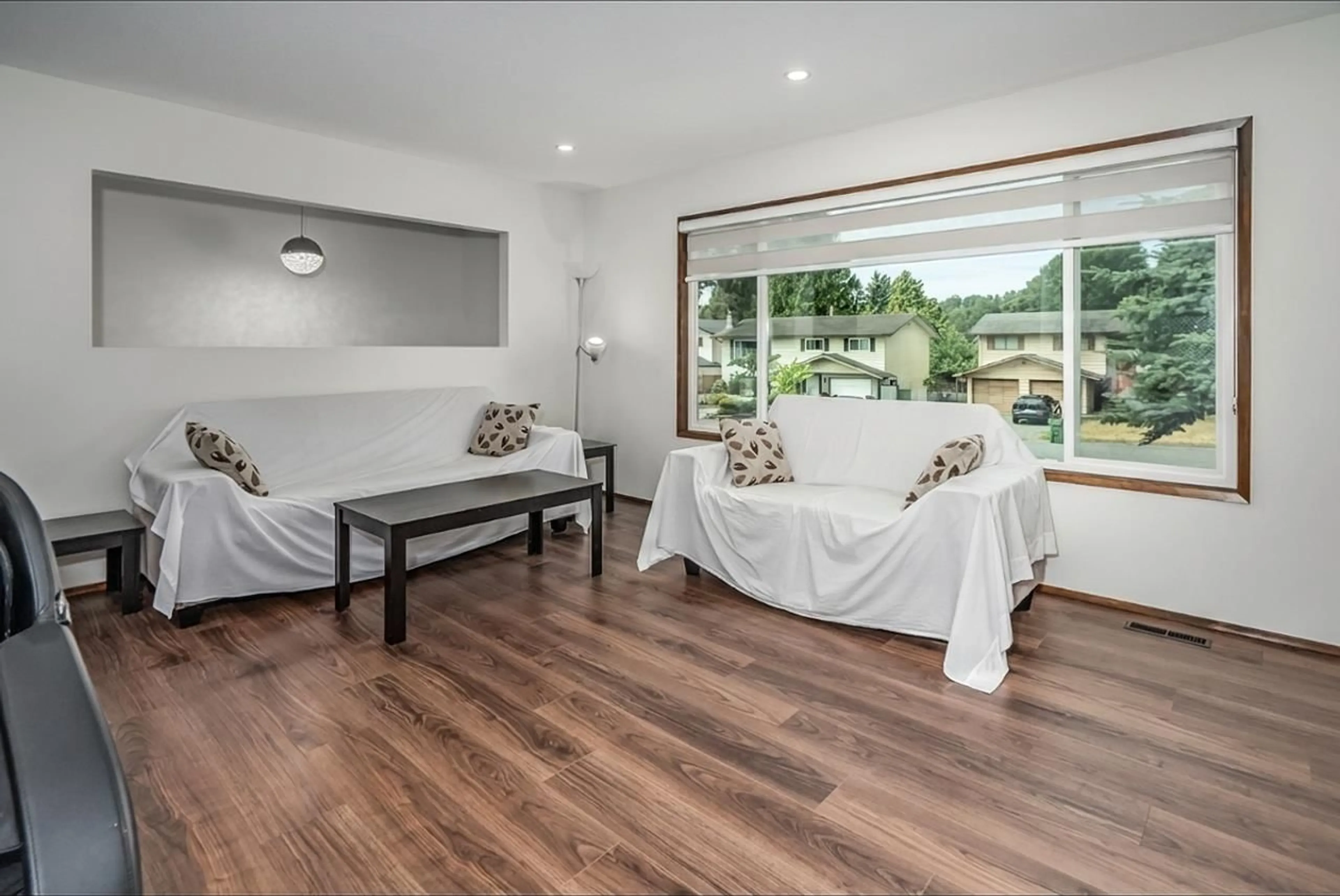 Living room with furniture, unknown for 3160 CONSORT COURT, Abbotsford British Columbia V2T4J5